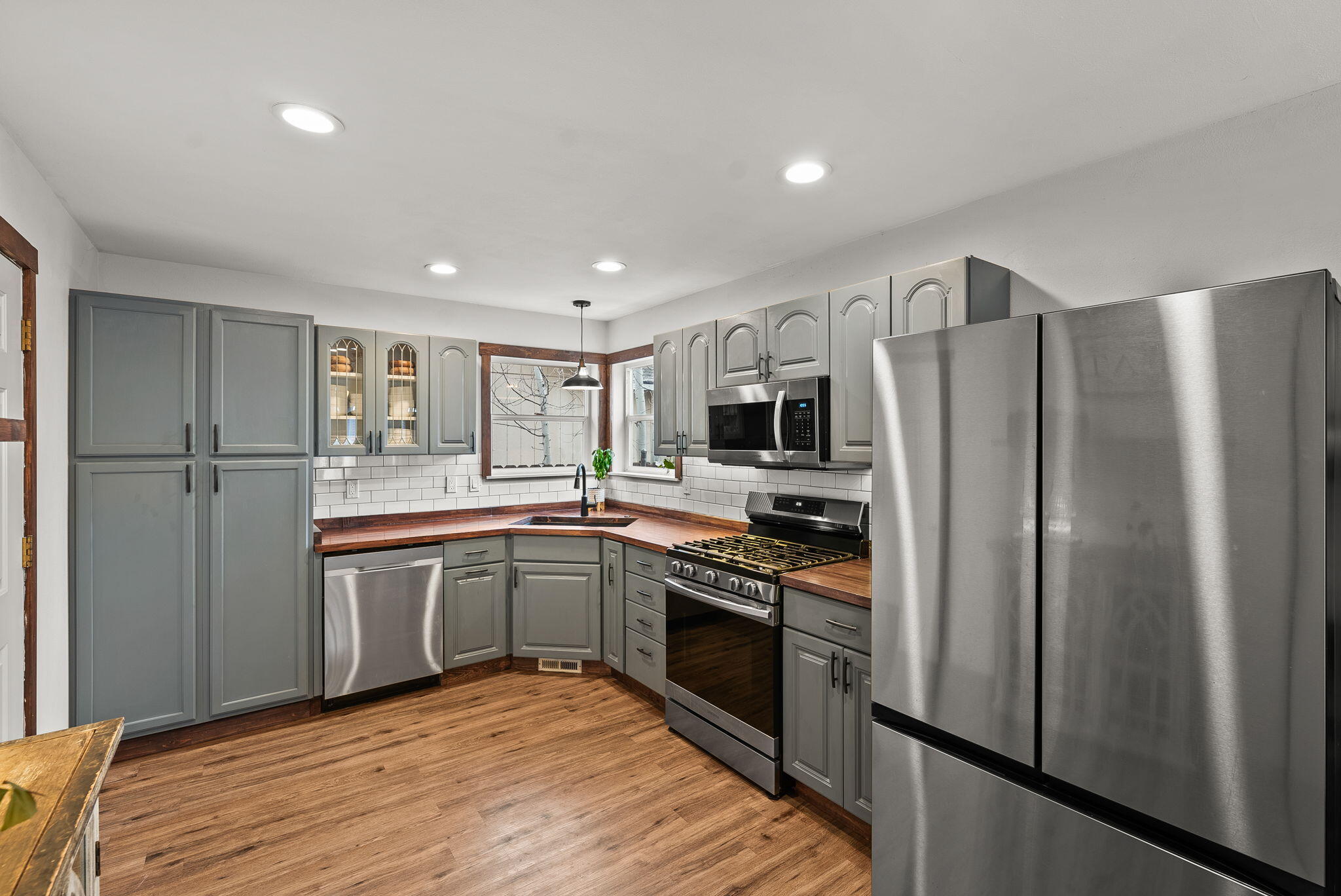 21387 Starling Drive