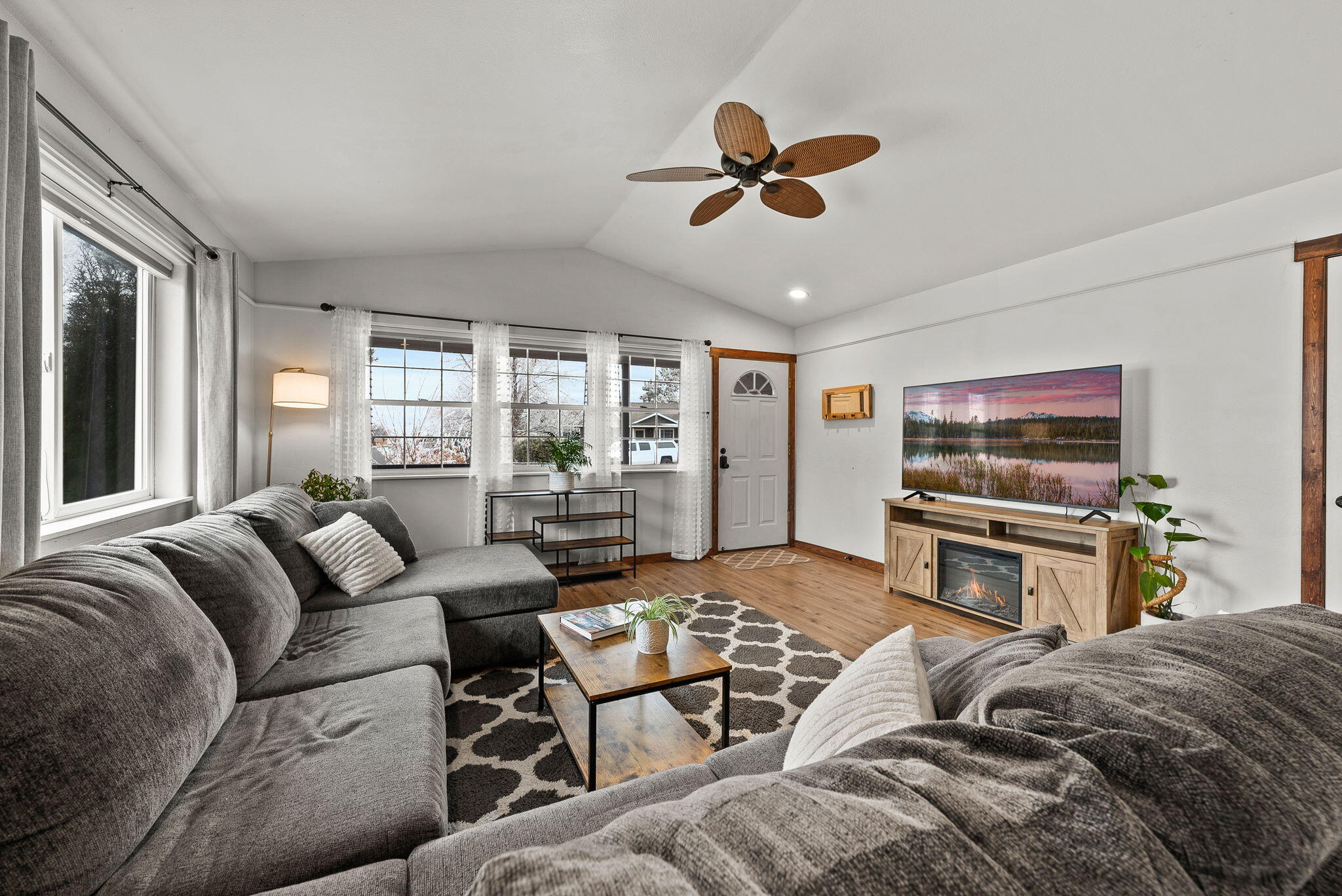 21387 Starling Drive