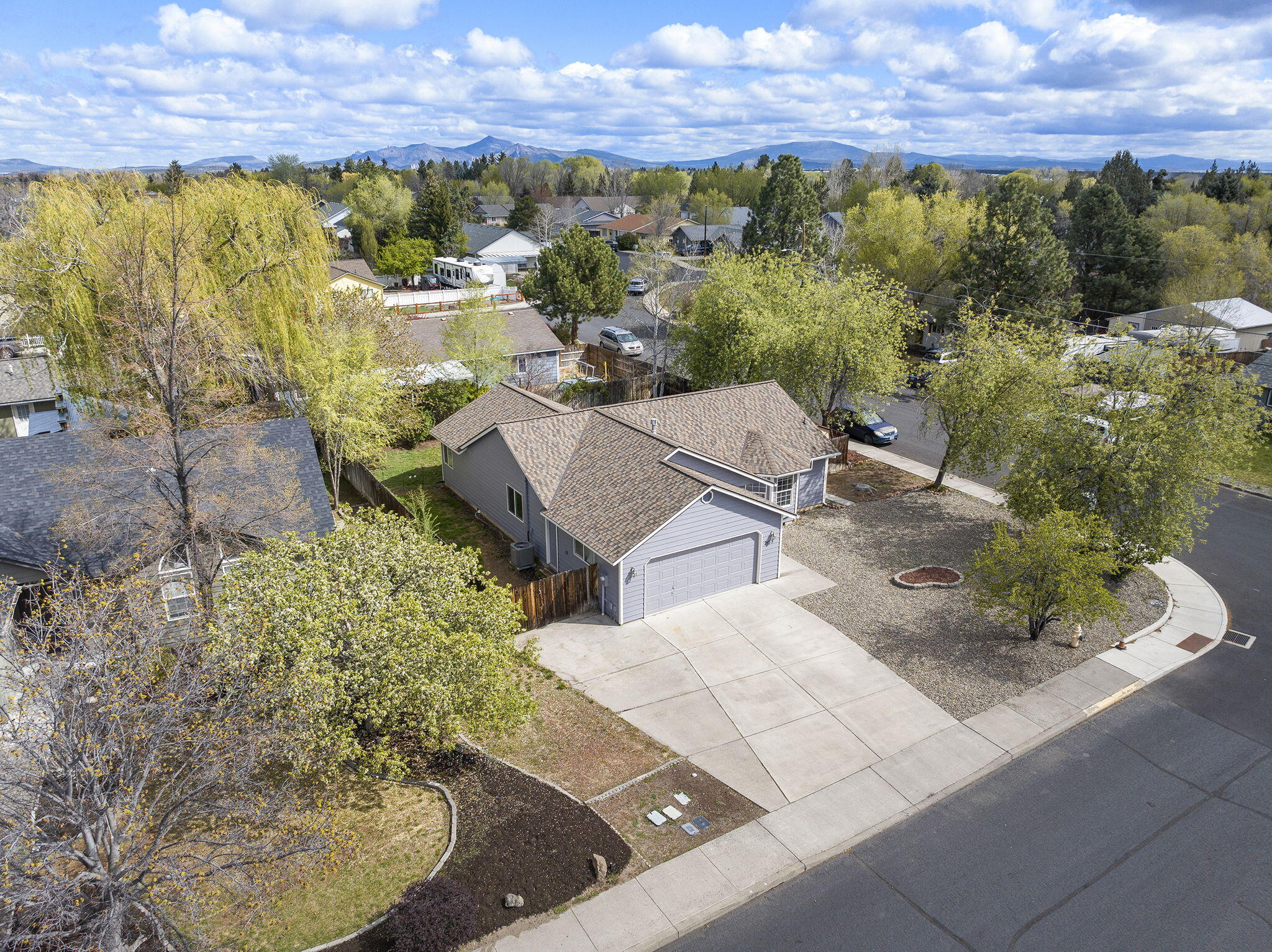 2813 SW Volcano