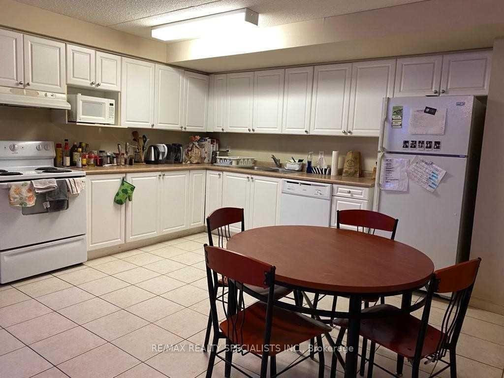 261 Lester Street 101