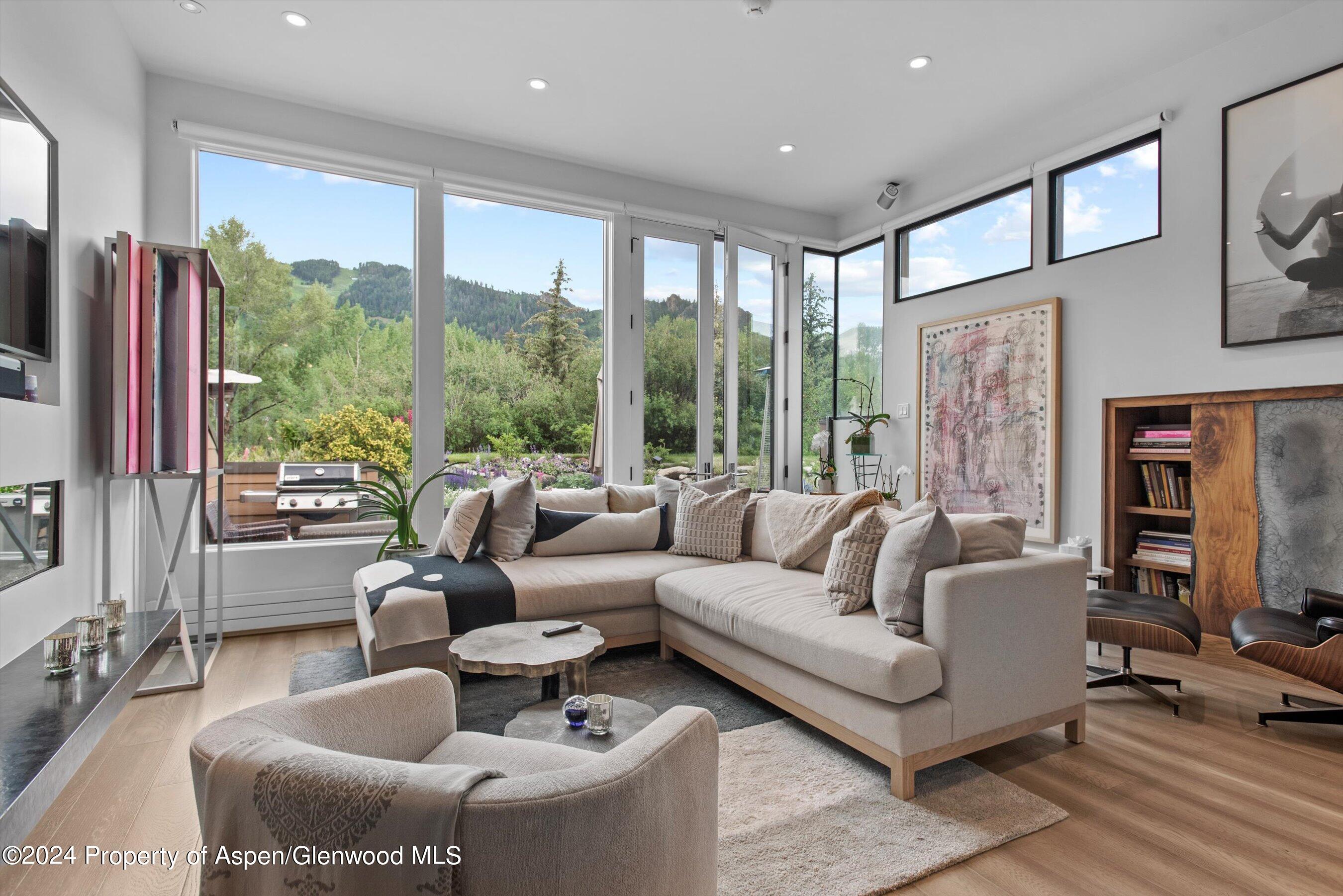 155 Lone Pine Road, 8