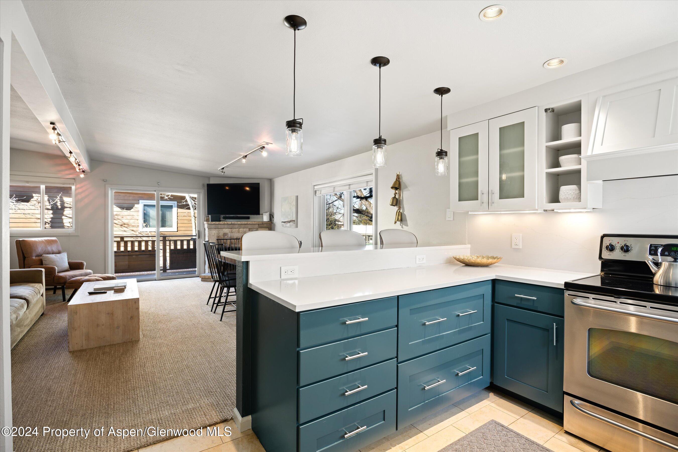 805 E Cooper Avenue, 12