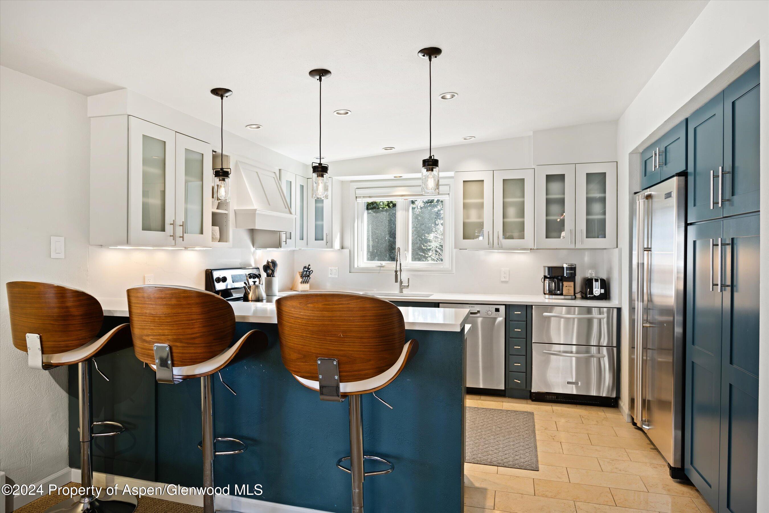 805 E Cooper Avenue, 12