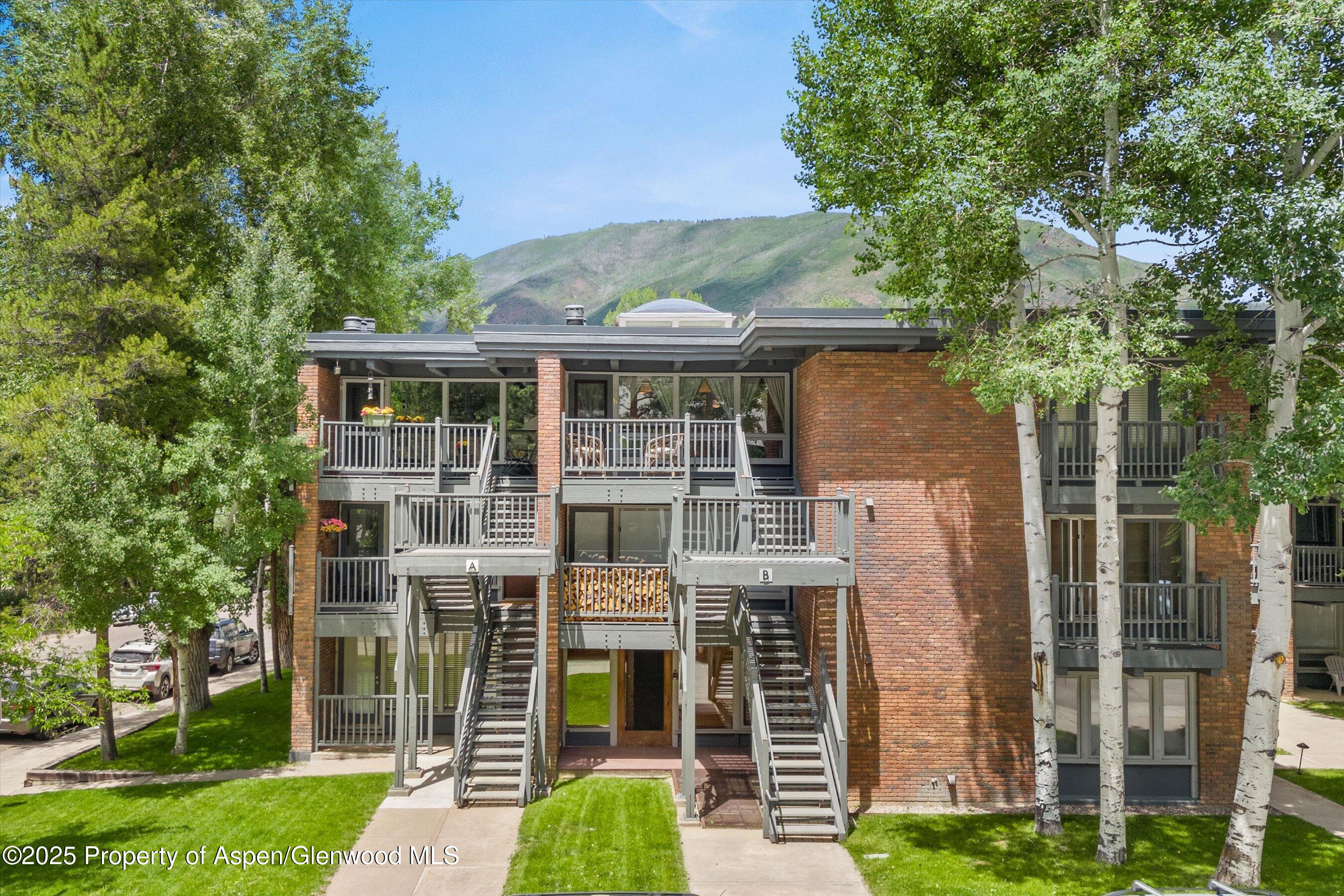 124 W Hyman Avenue 3B
