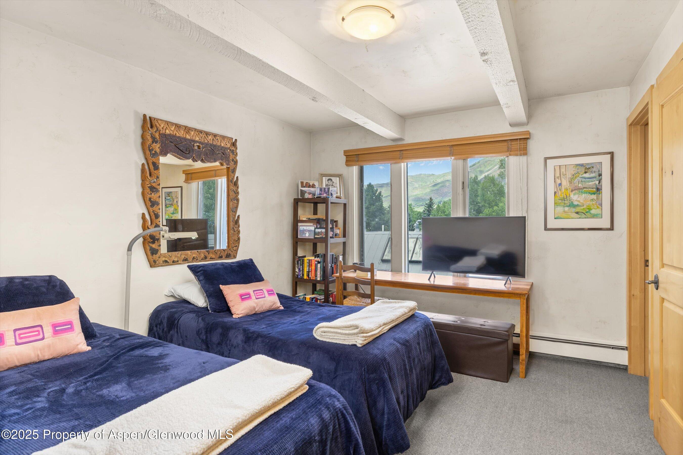 124 W Hyman Avenue 3B
