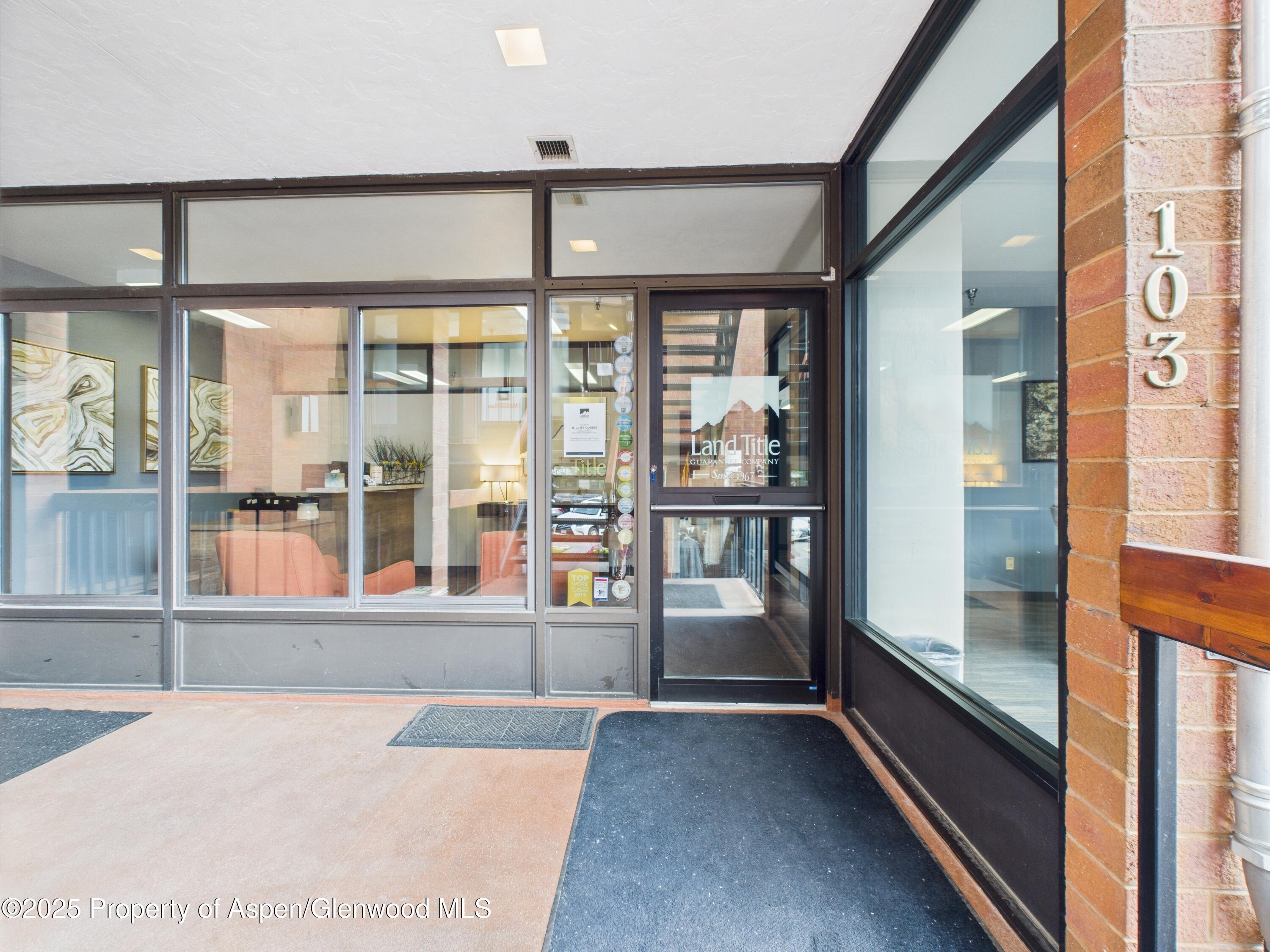 533 E Hopkins Avenue, 103
