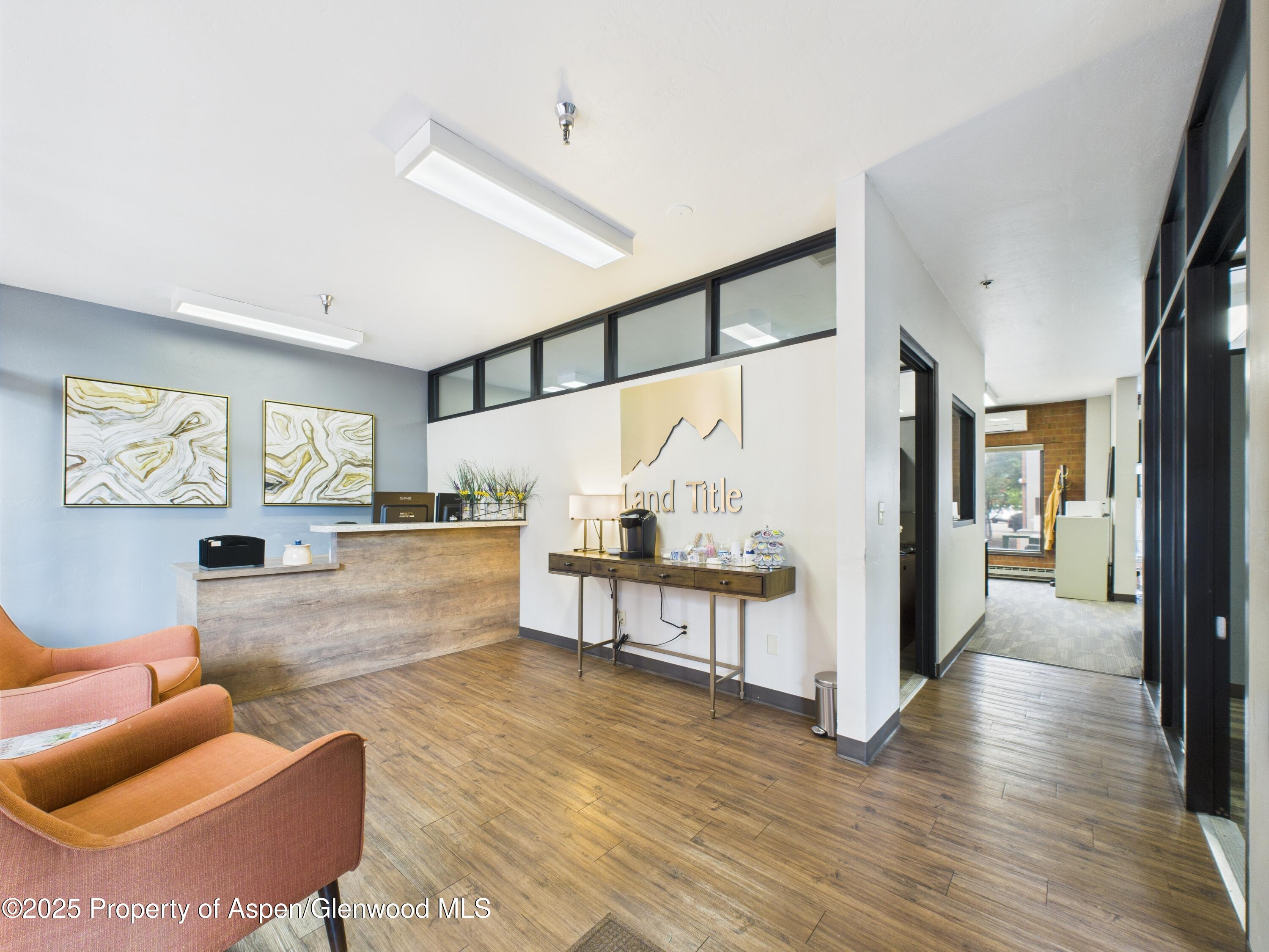 533 E Hopkins Avenue, 103