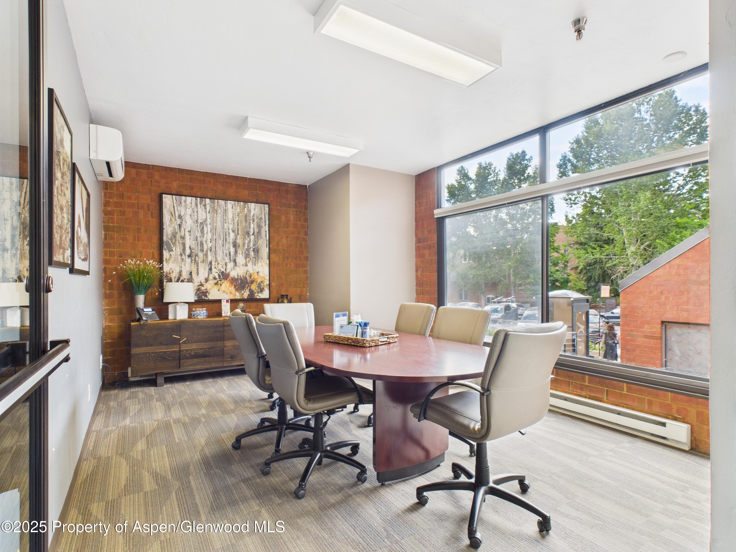 533 E Hopkins Avenue, 103