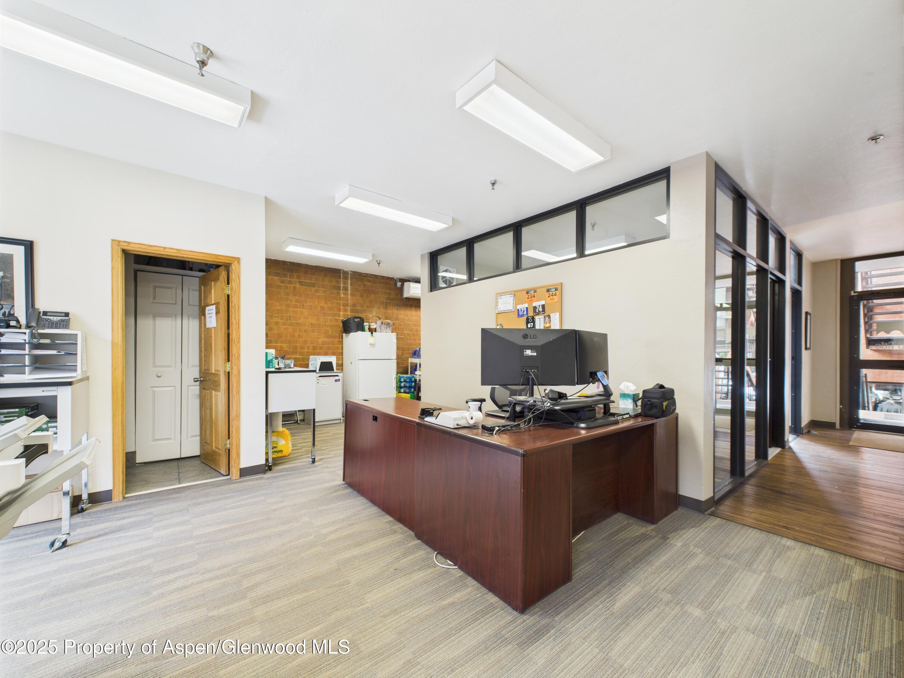 533 E Hopkins Avenue, 103