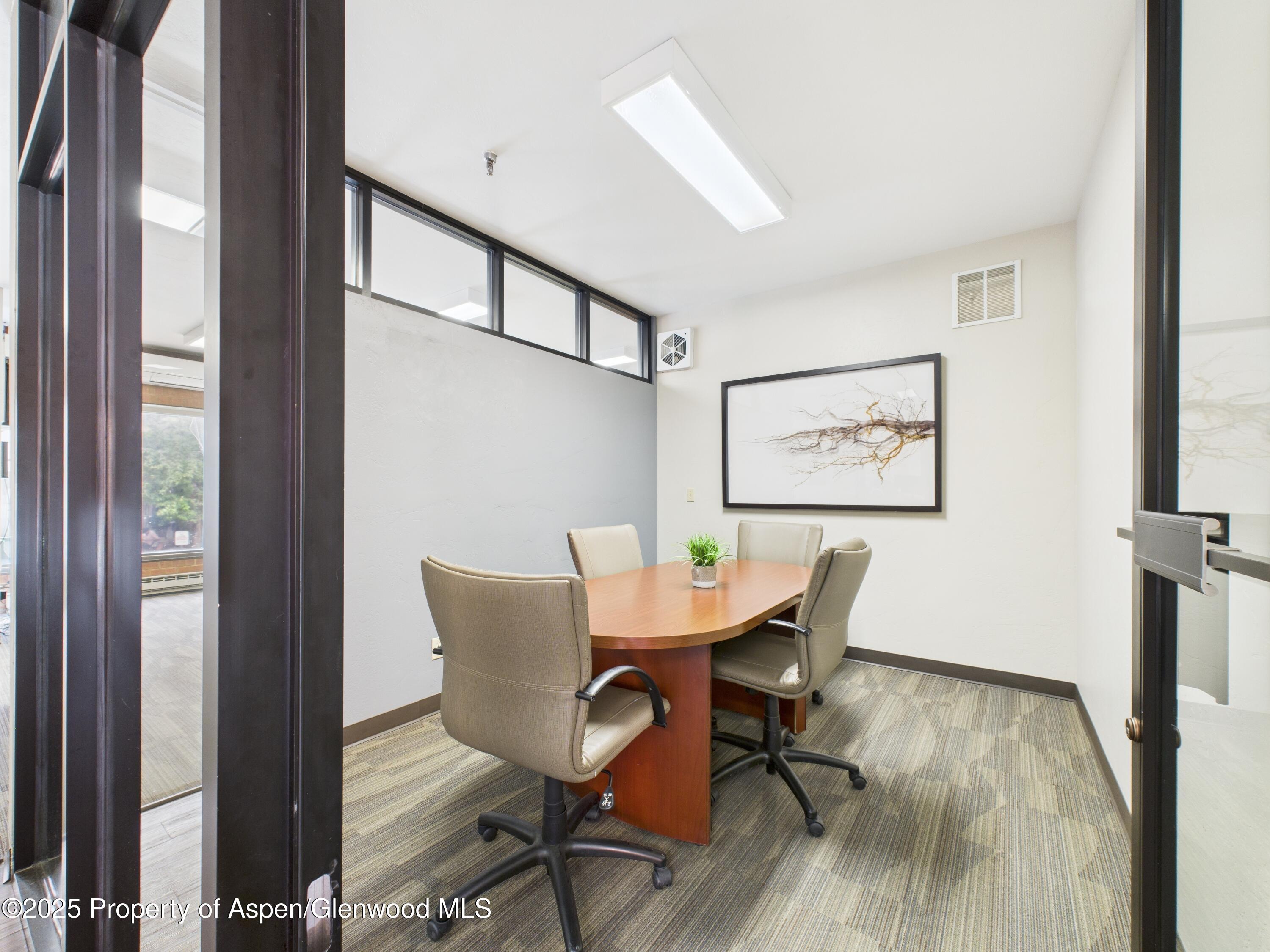 533 E Hopkins Avenue, 103