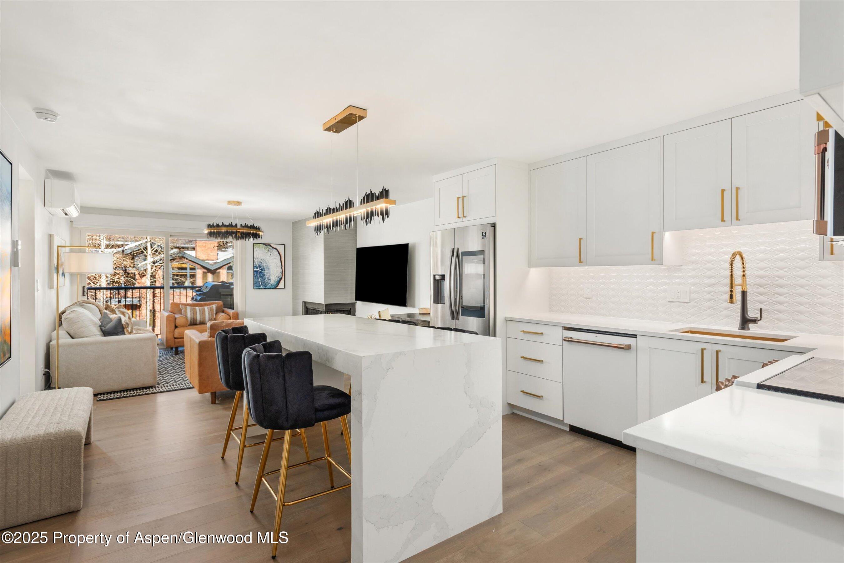 205 E Durant Avenue, Unit 1G