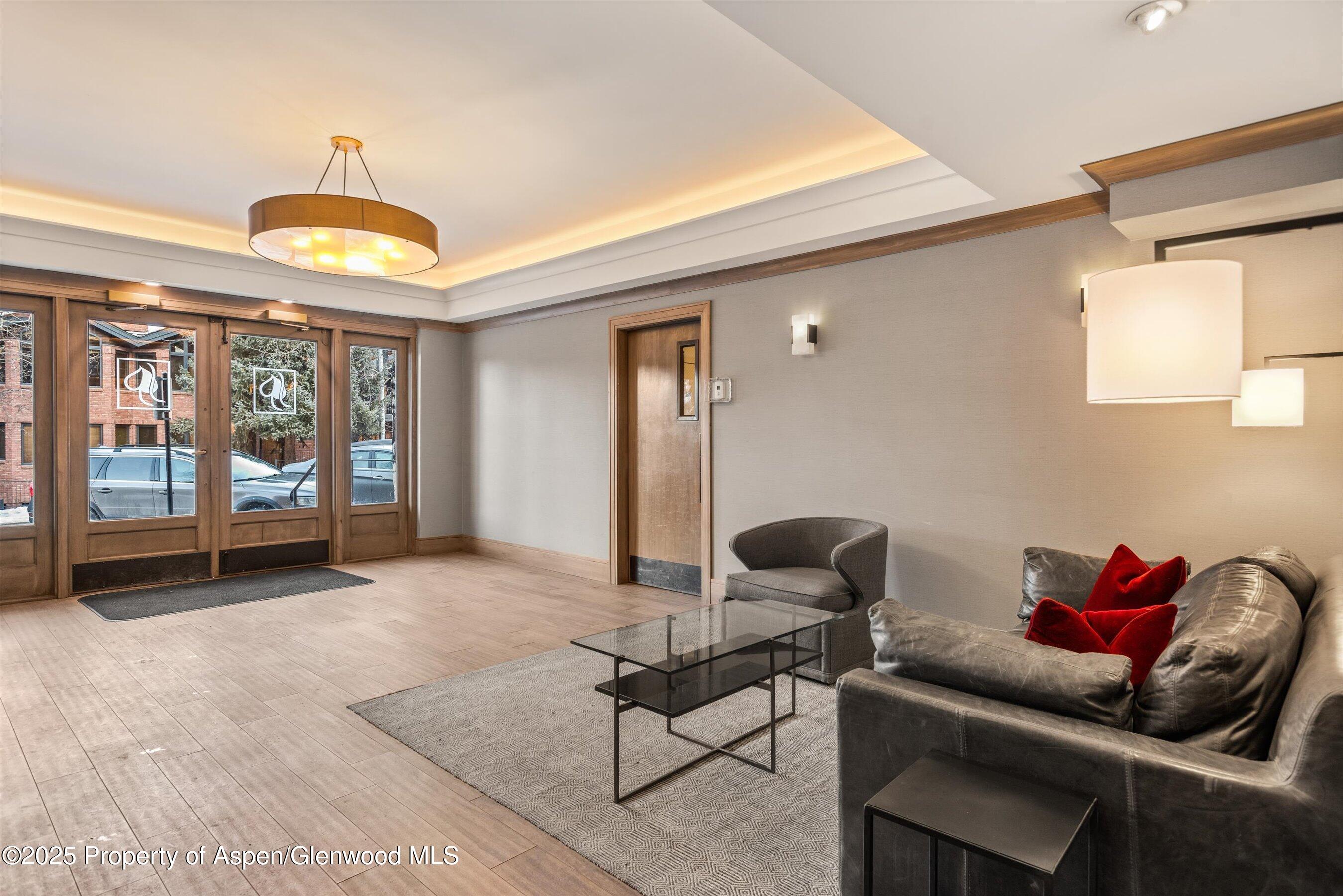 205 E Durant Avenue, Unit 1G