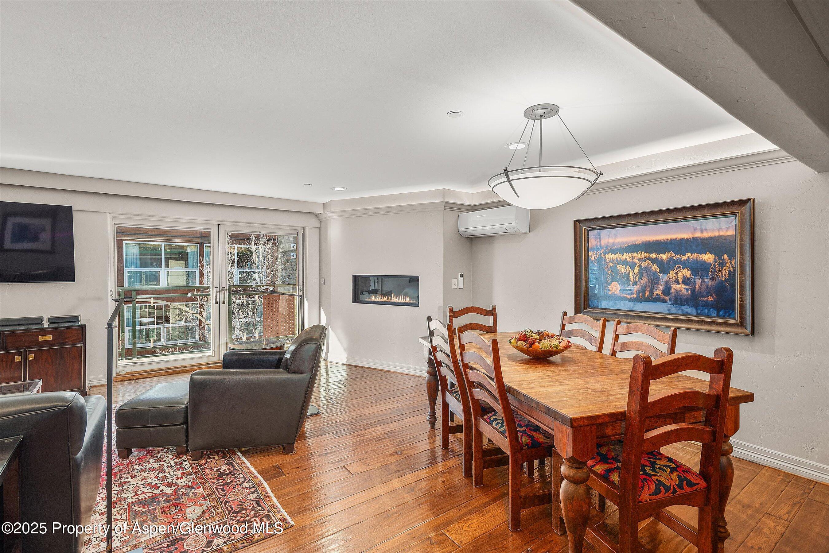 555 E Durant Avenue, 4E
