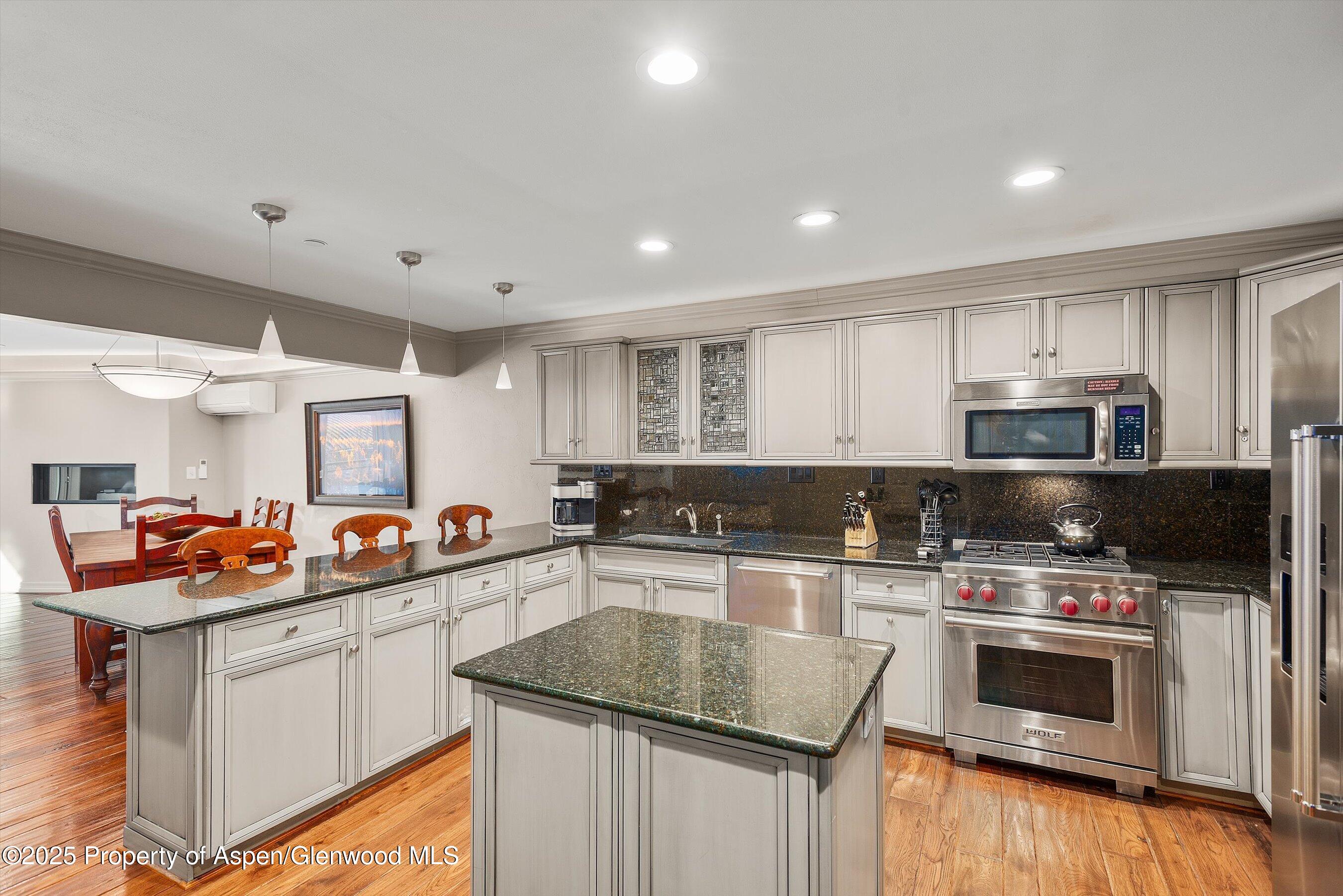 555 E Durant Avenue, 4E