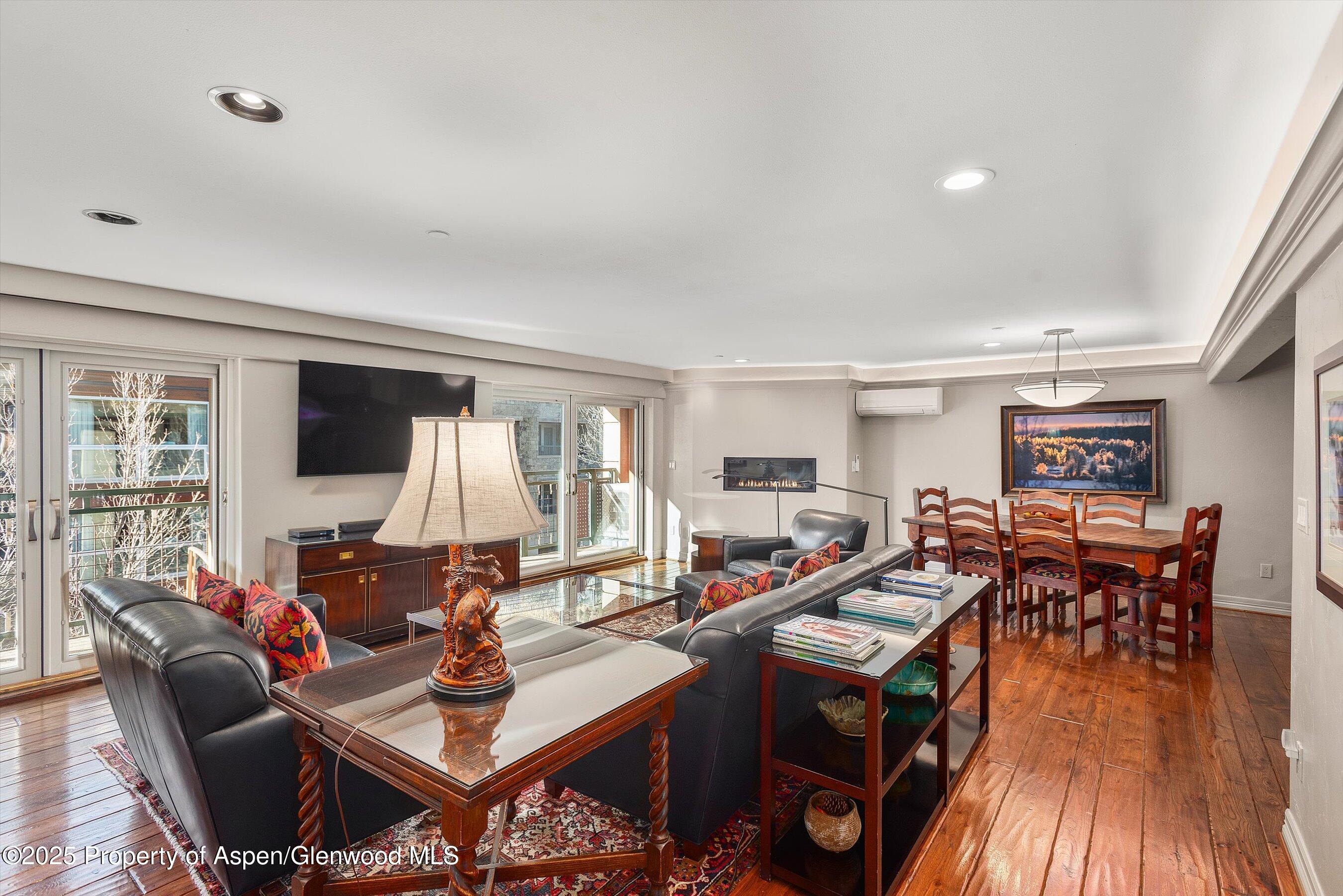 555 E Durant Avenue, 4E