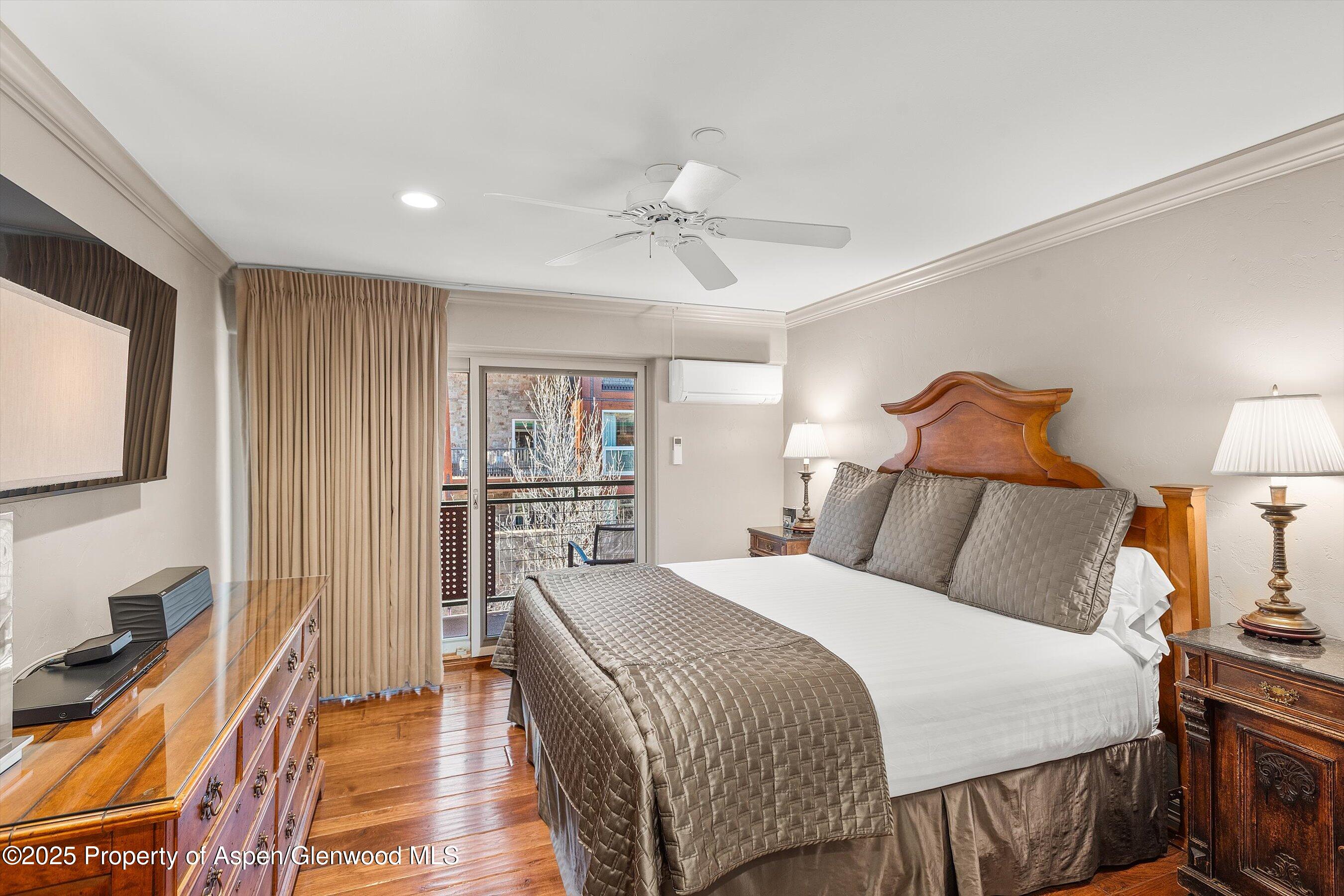 555 E Durant Avenue, 4E