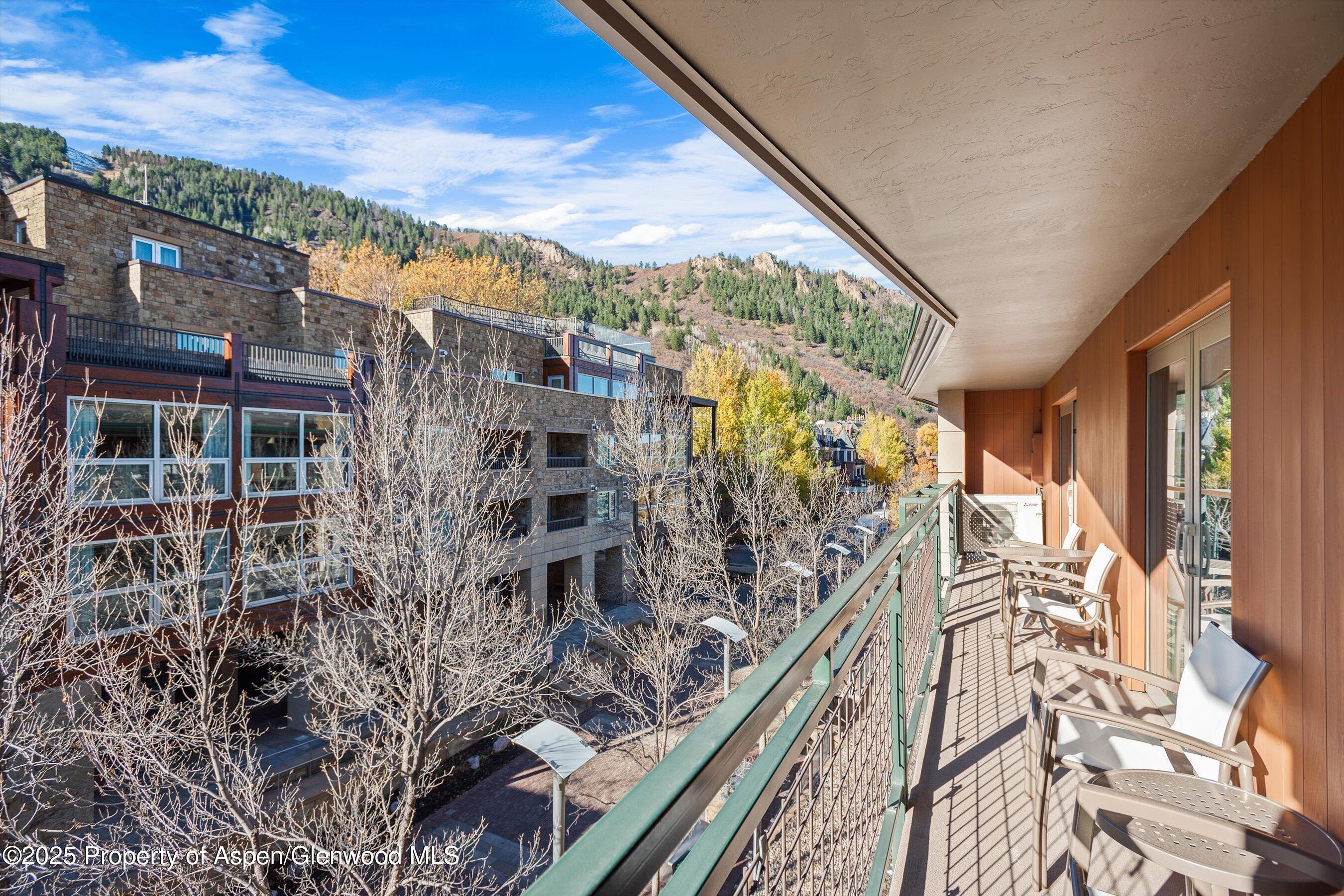 555 E Durant Avenue, 4E