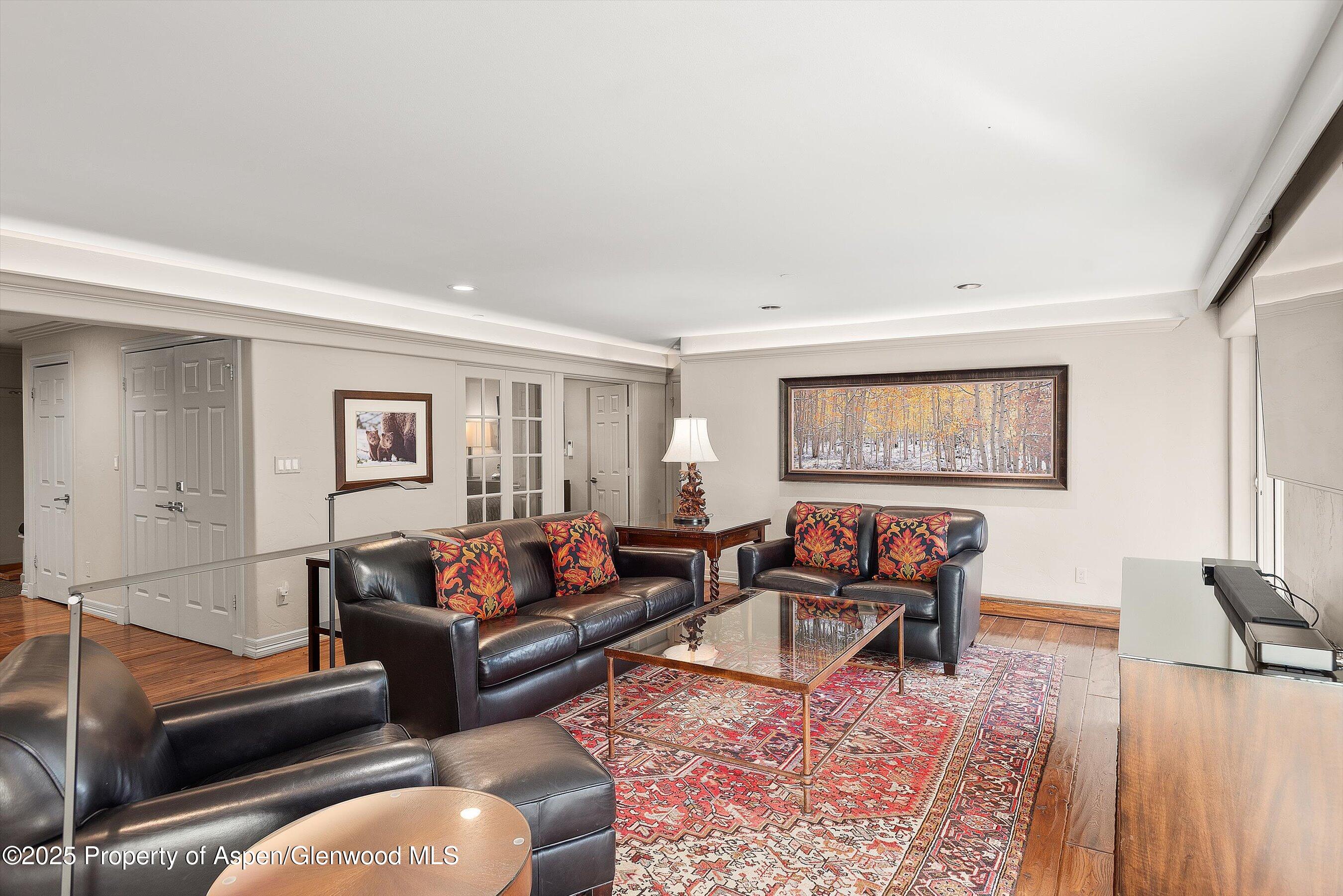 555 E Durant Avenue, 4E