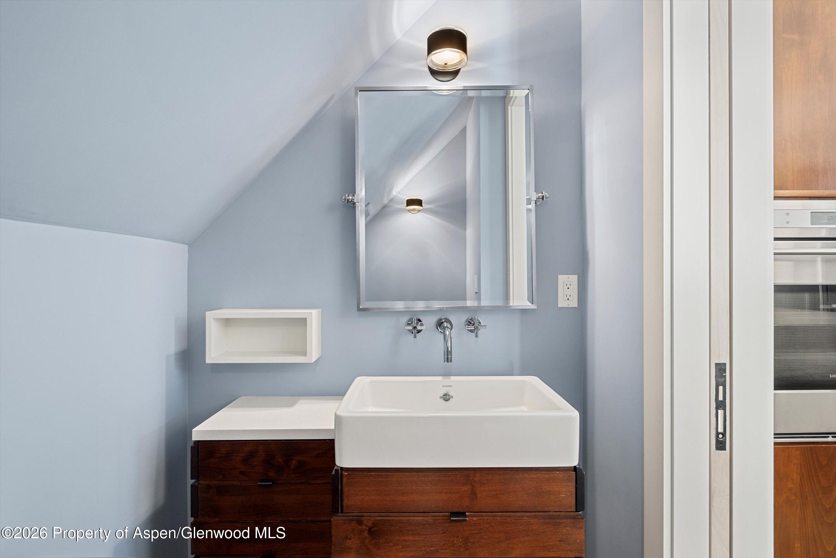 609 W Bleeker Street