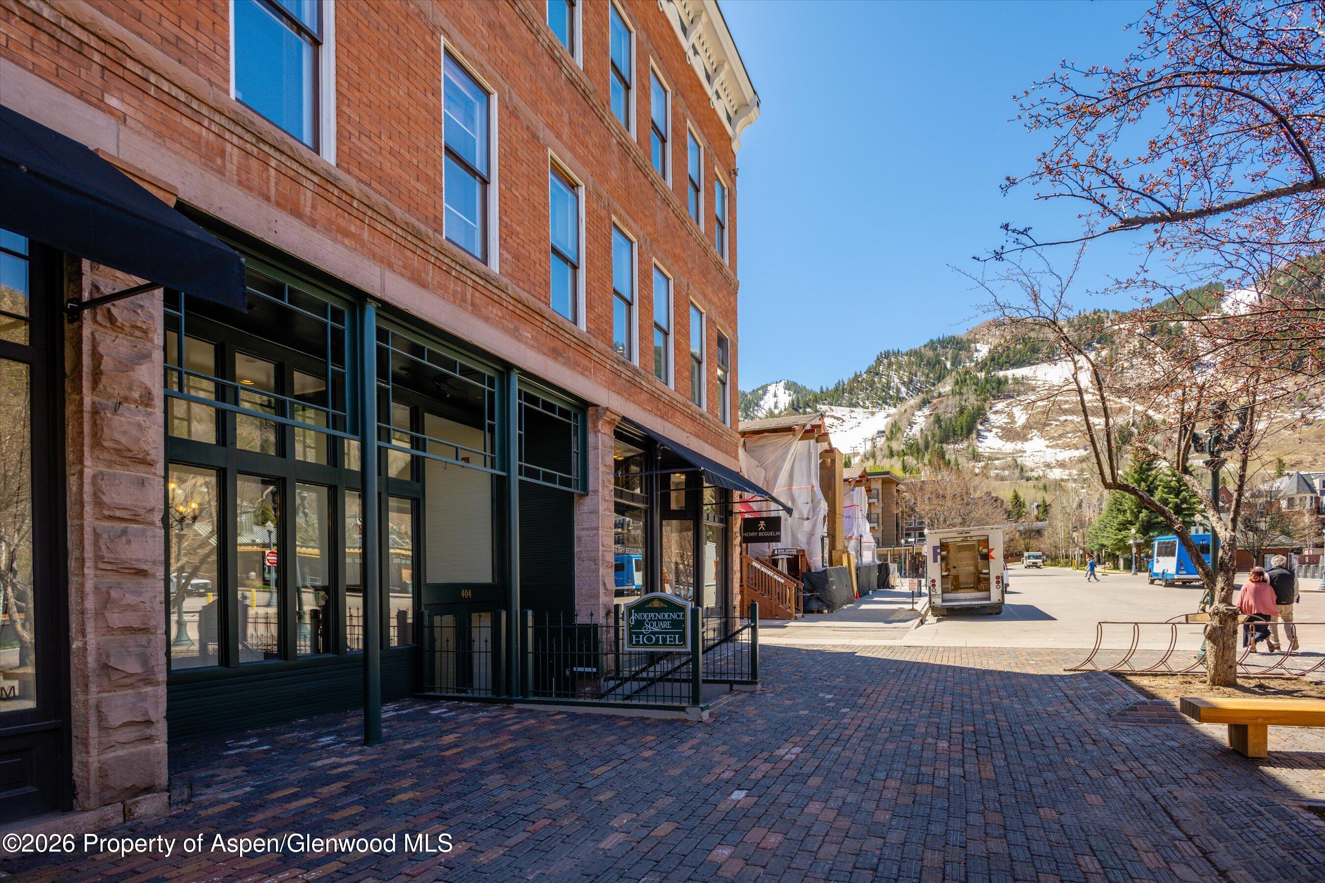 404 S Galena Street 207