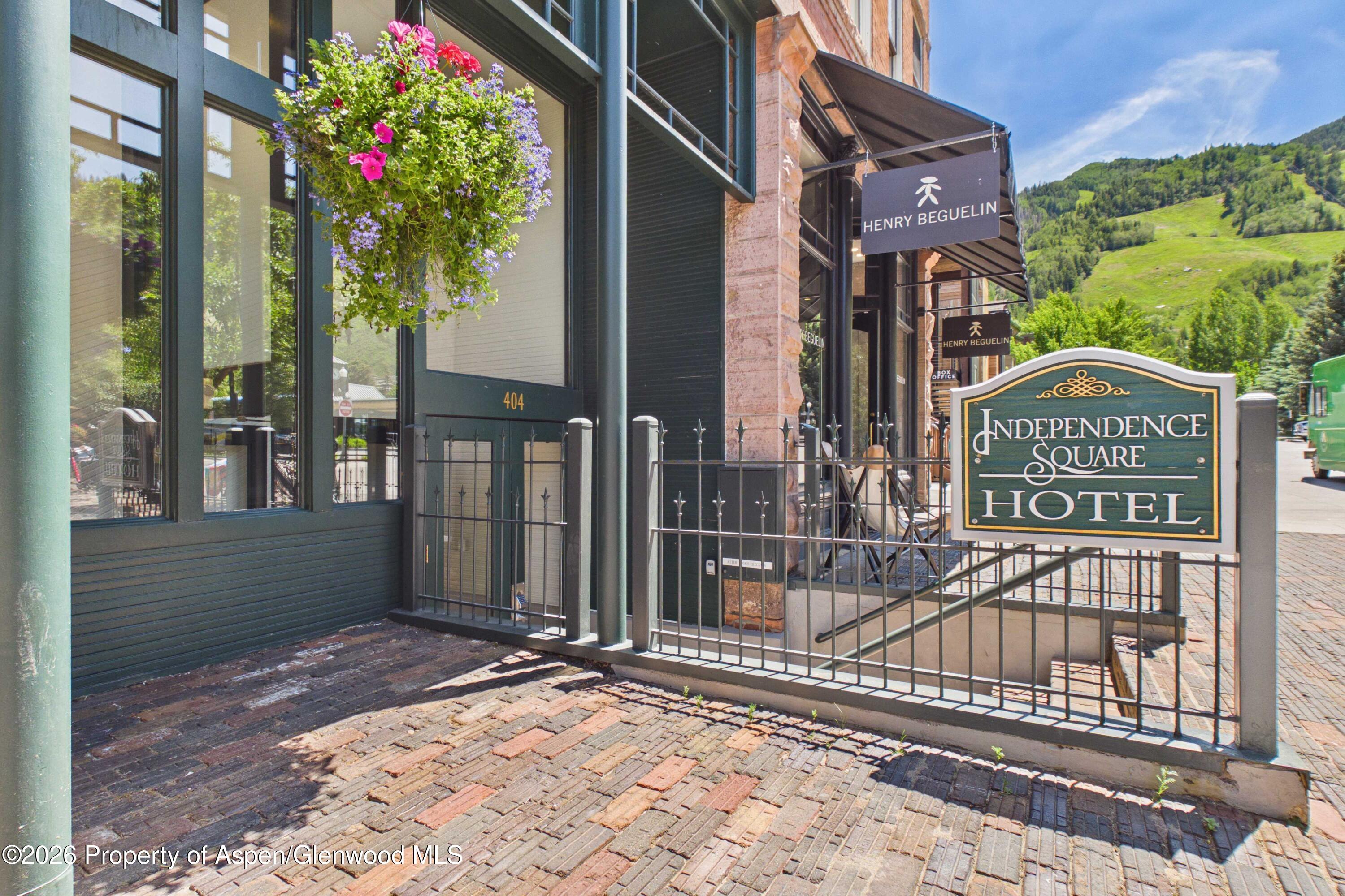 404 S Galena Street 207