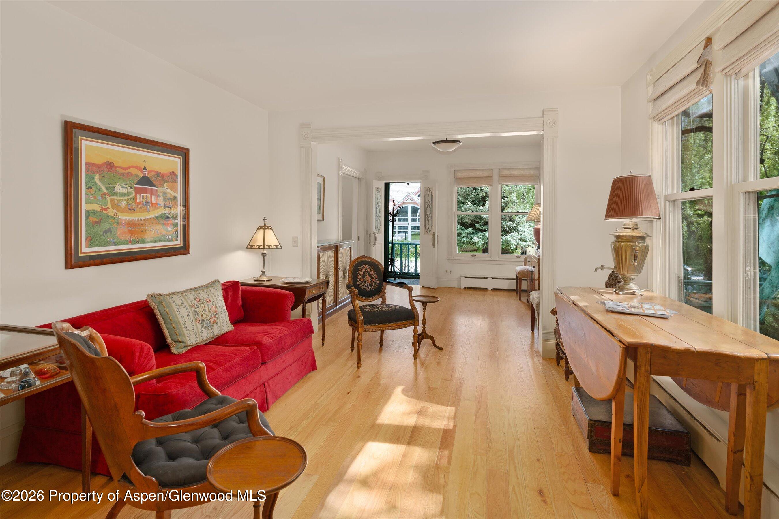 715 W Smuggler Street