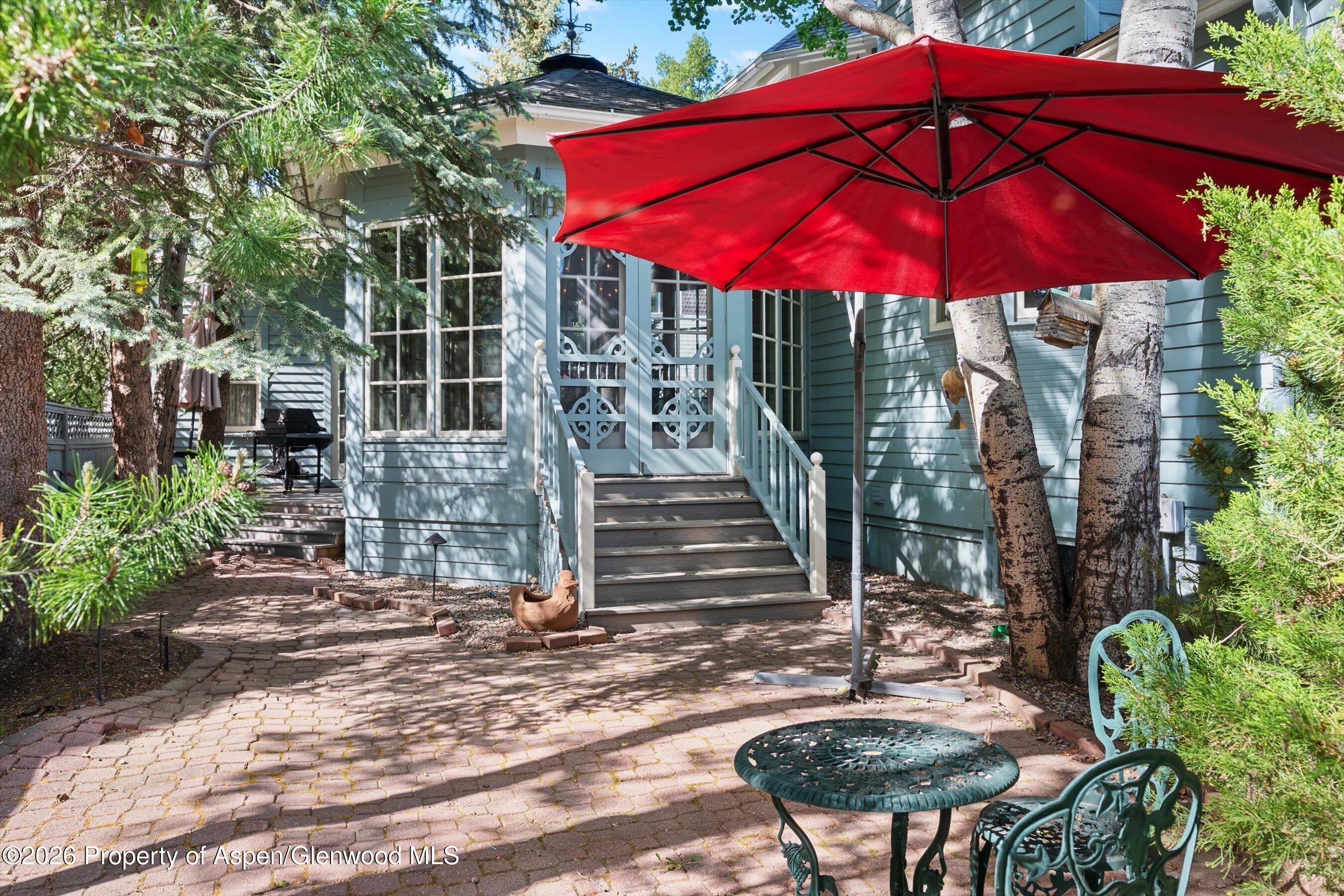 715 W Smuggler Street