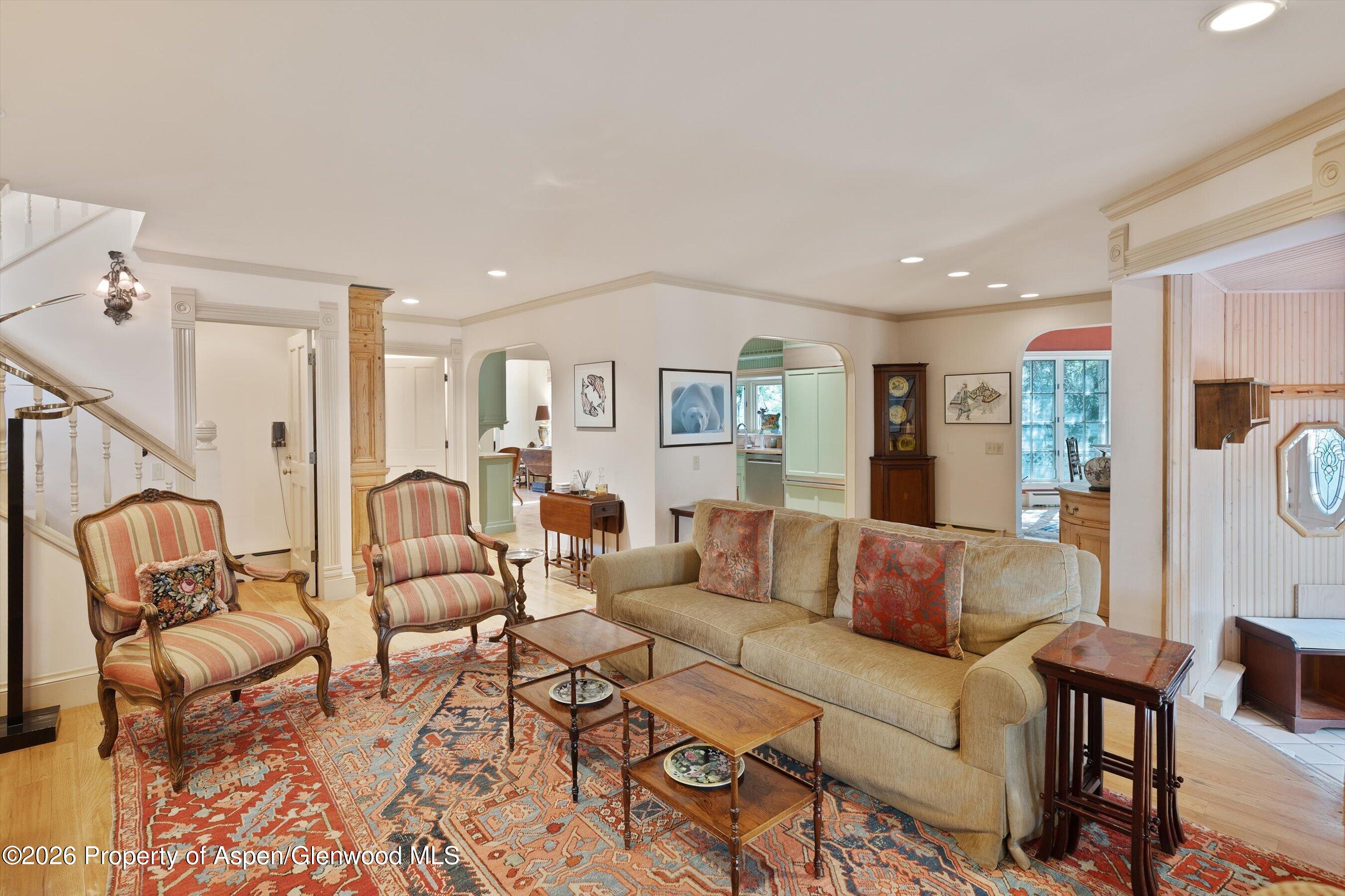 715 W Smuggler Street