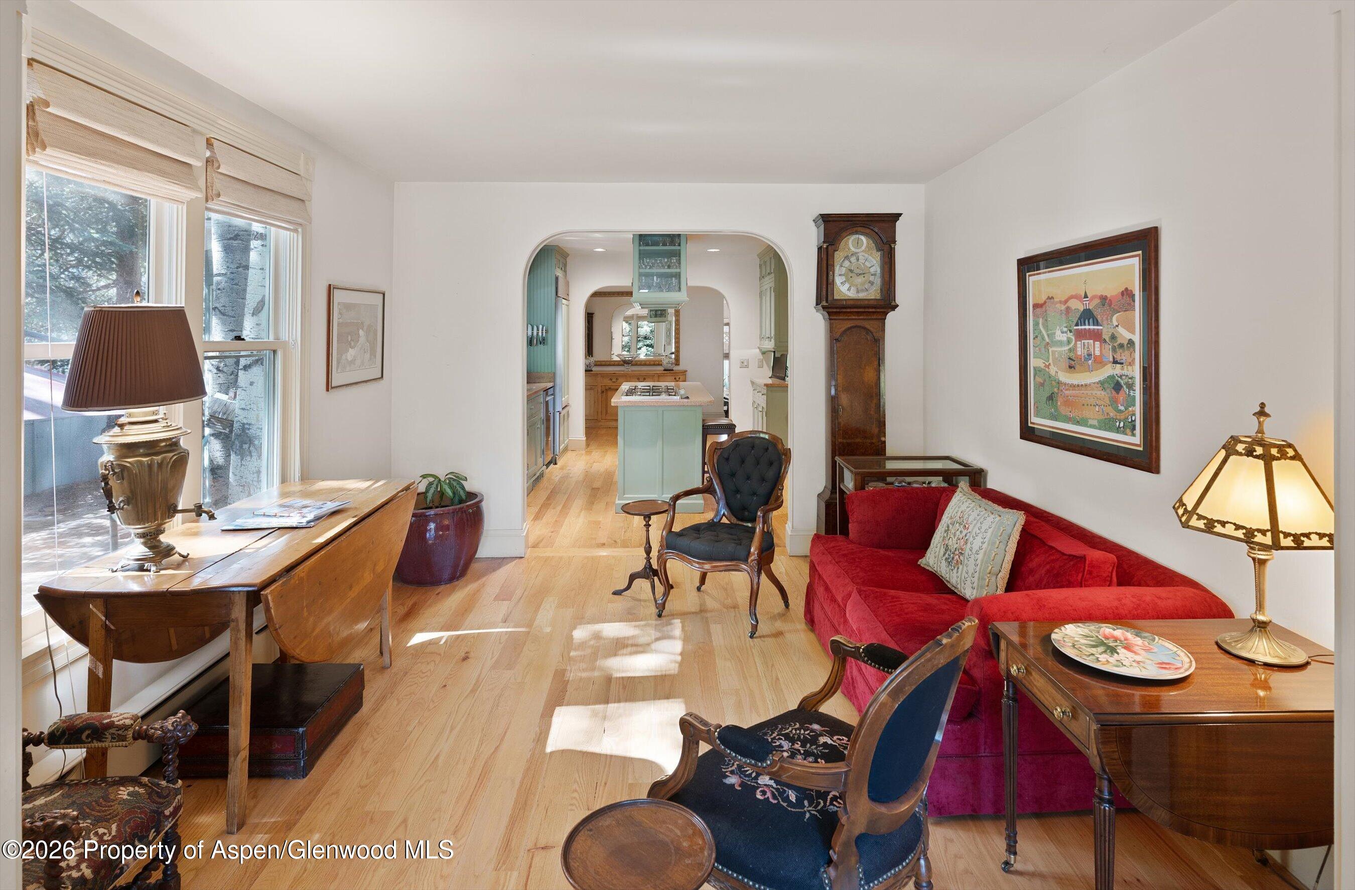 715 W Smuggler Street