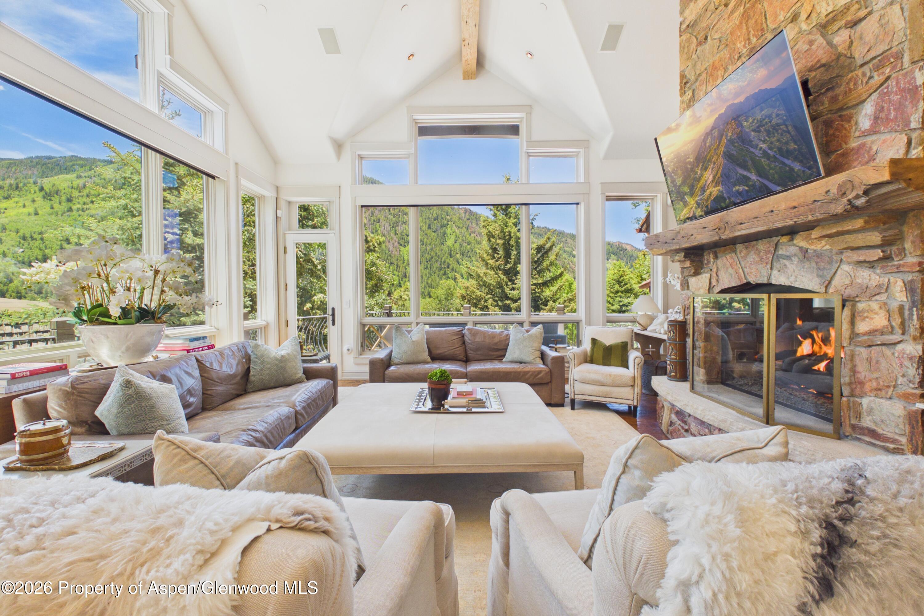 153 W Lupine Drive