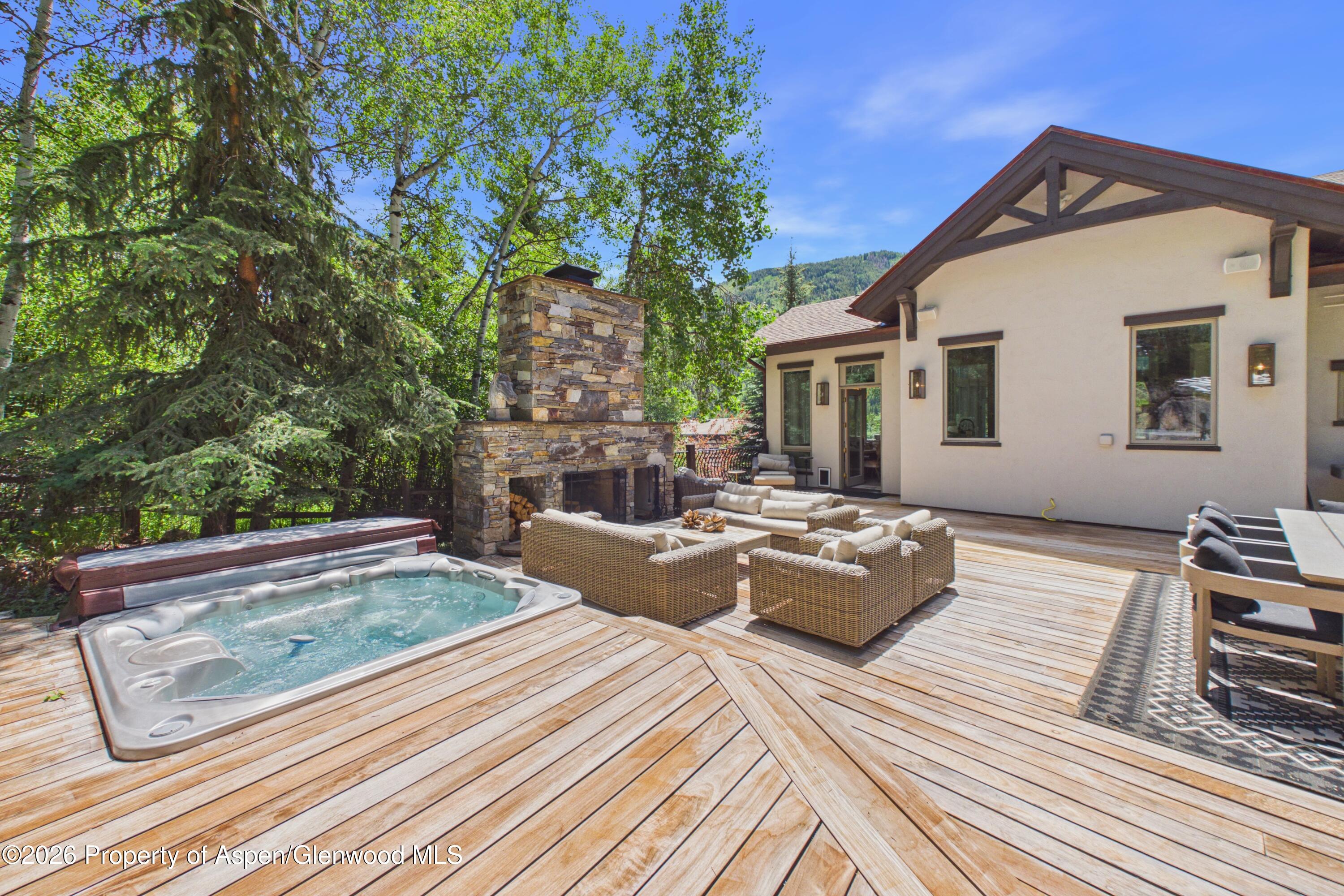 153 W Lupine Drive