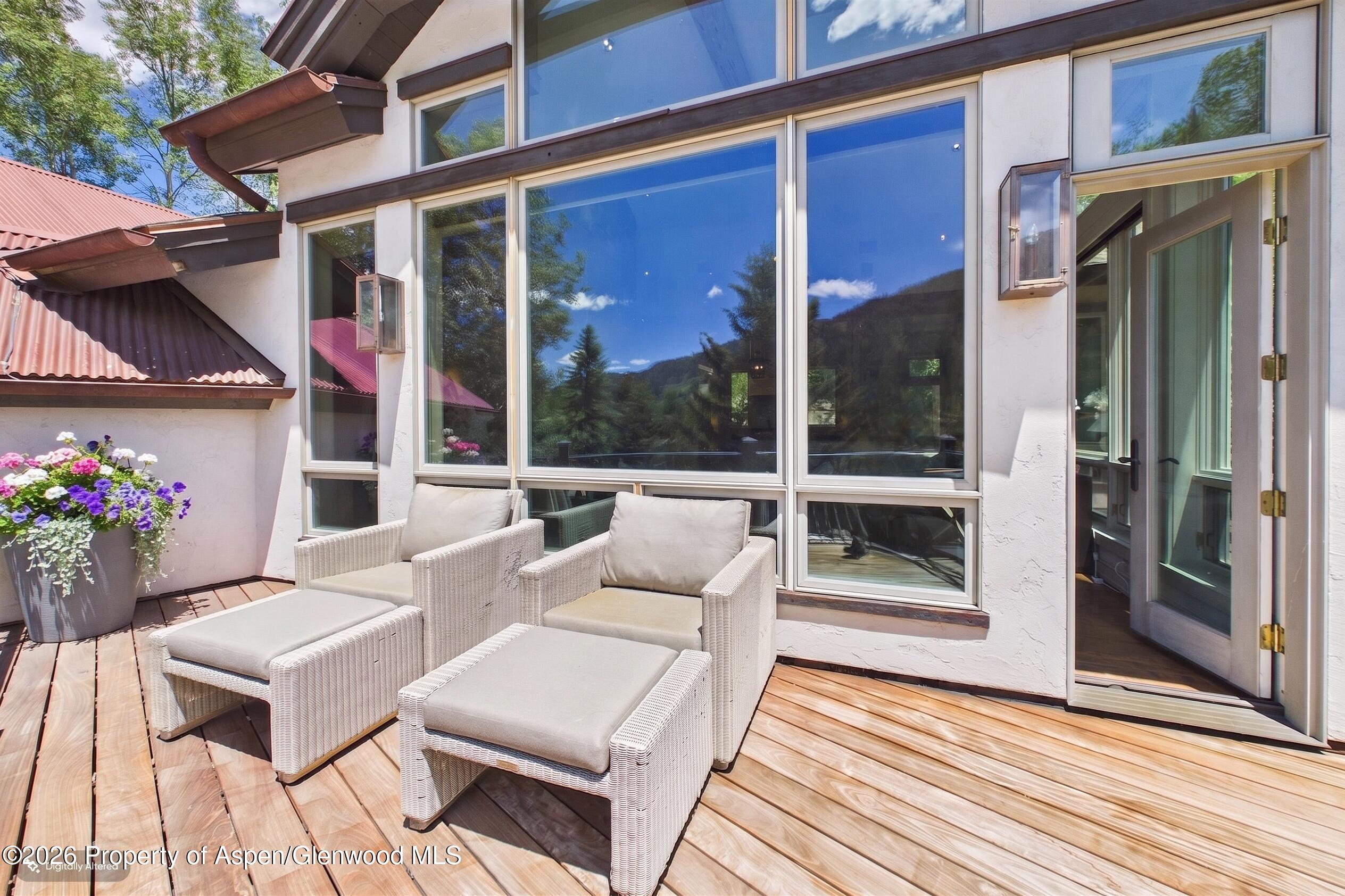 153 W Lupine Drive
