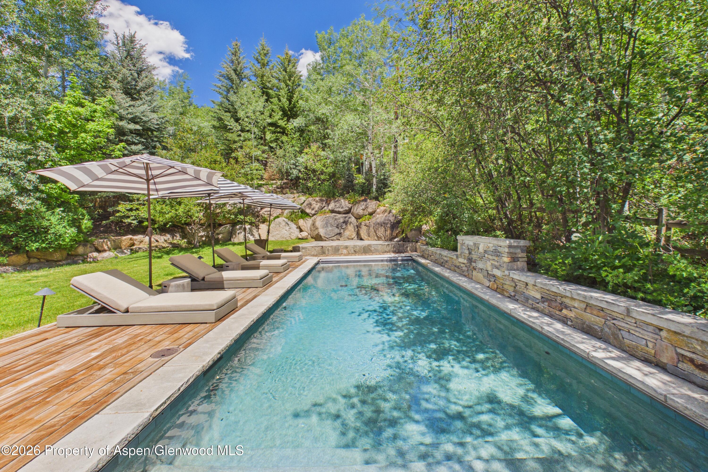 153 W Lupine Drive