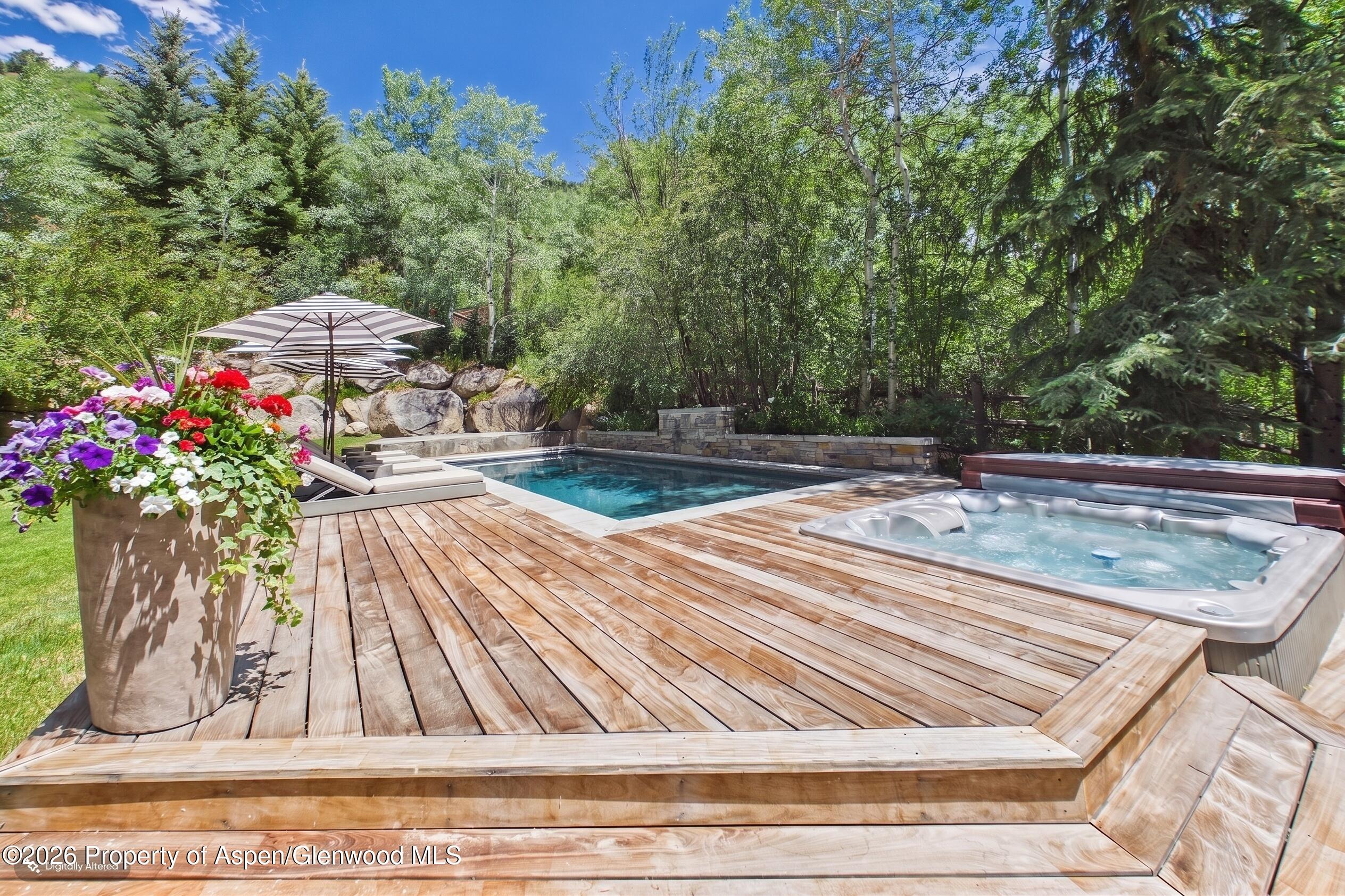153 W Lupine Drive