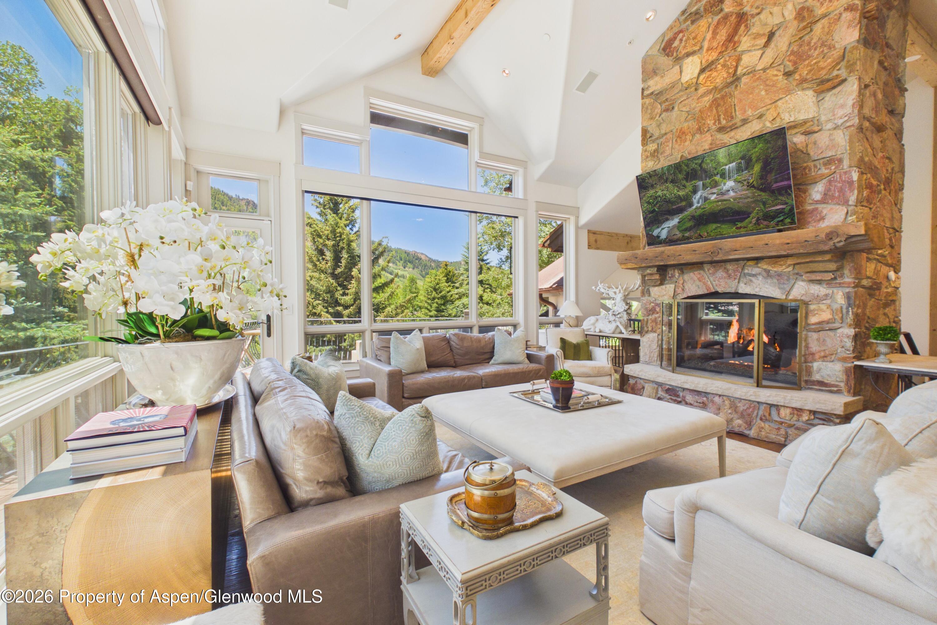 153 W Lupine Drive