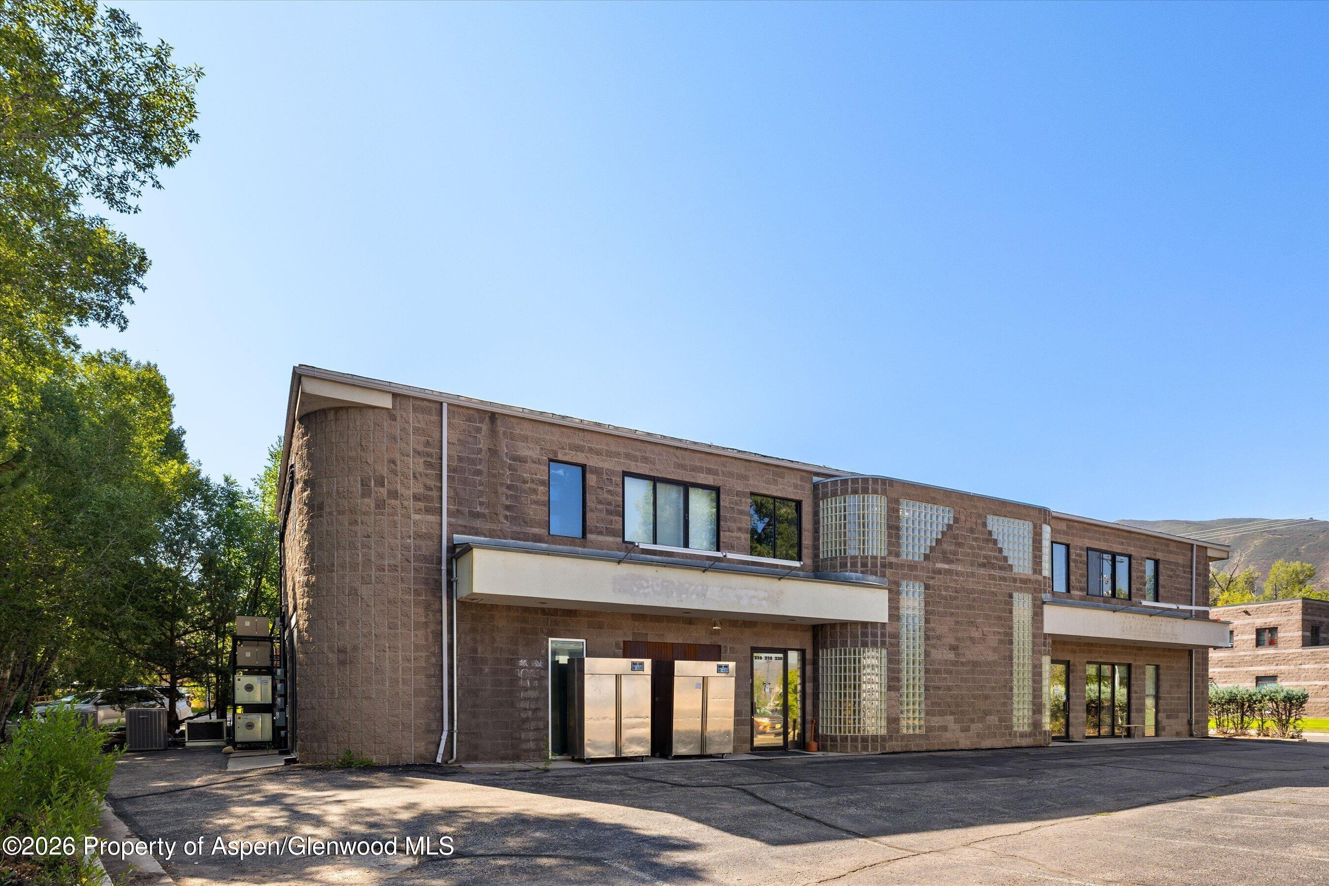 216 E Cody Lane