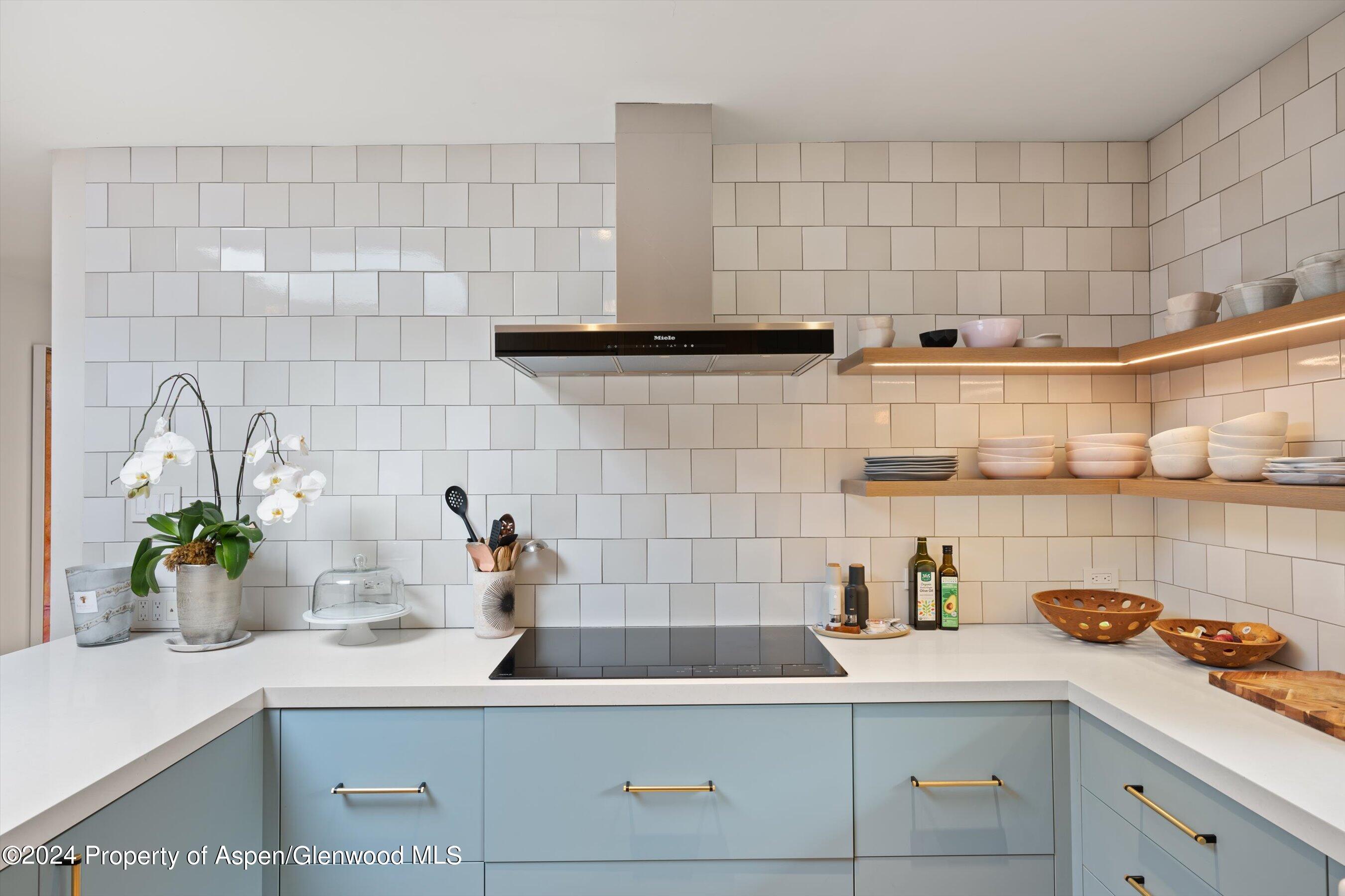721 Meadowood Drive