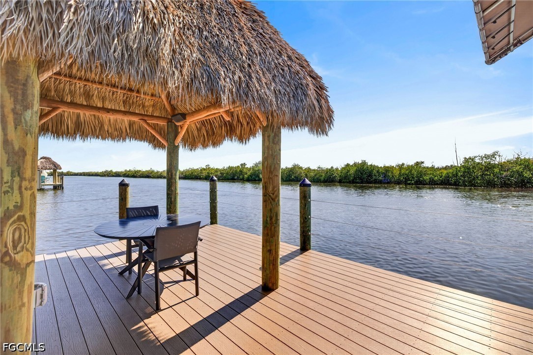 872 W Cape Estates CIR