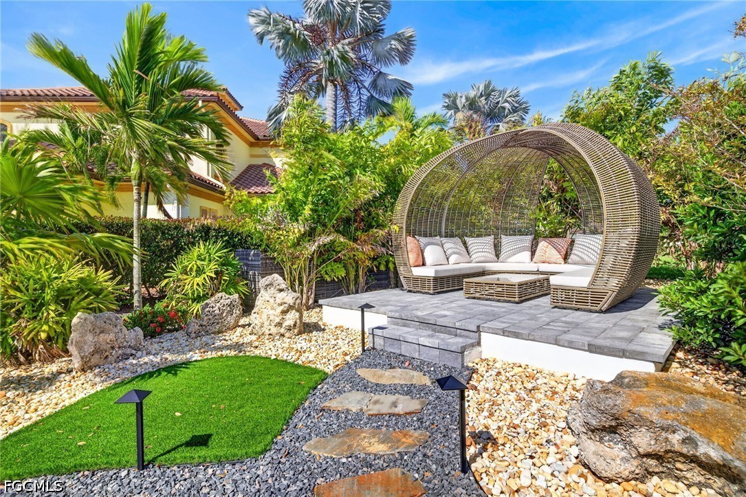 872 W Cape Estates CIR