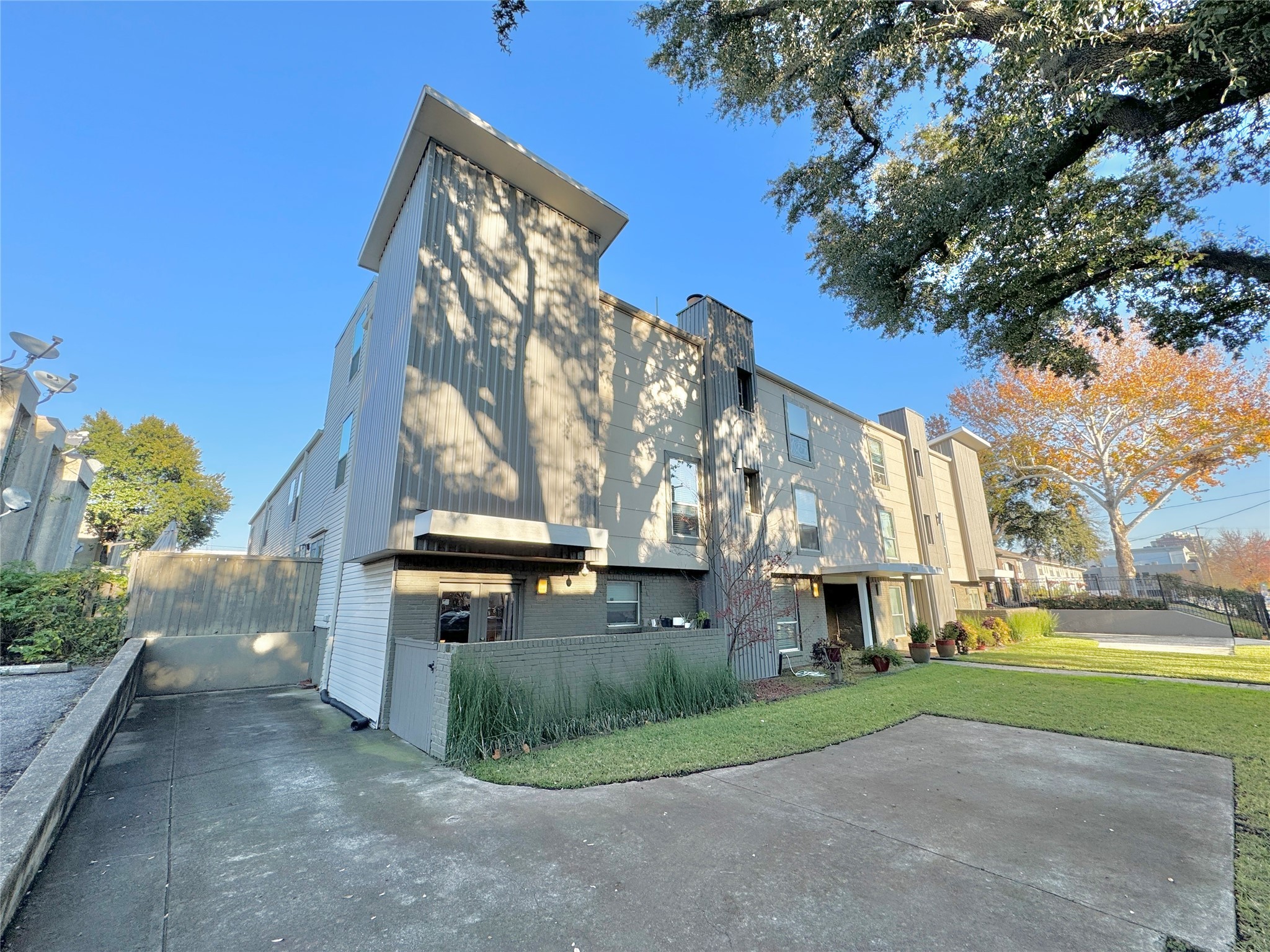 4224 Rawlins Street 2