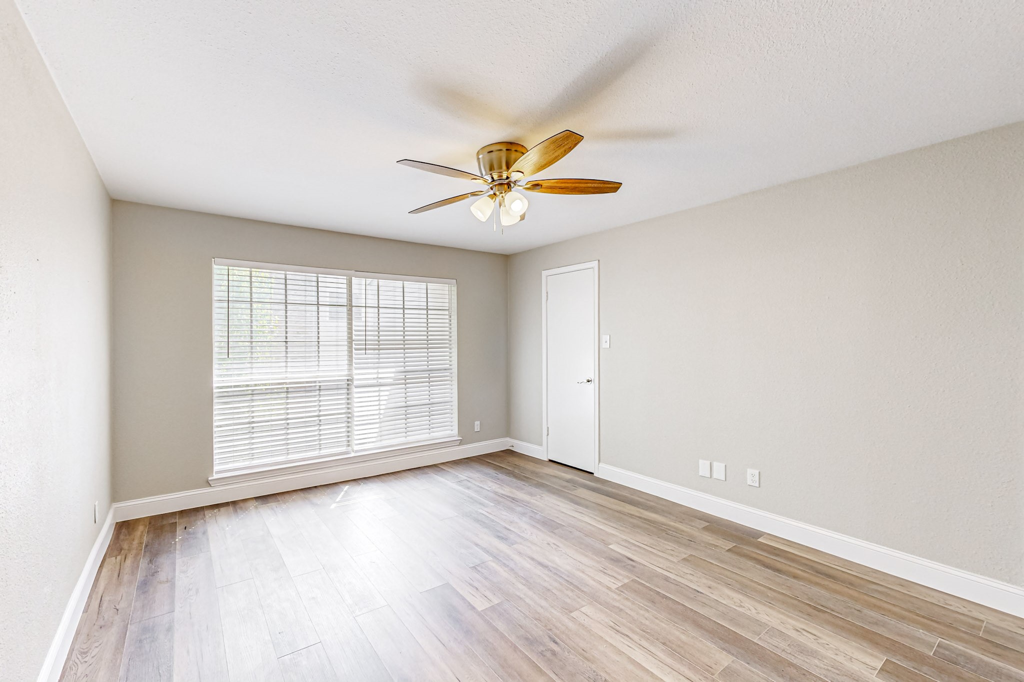 12921 Abrams Road 401