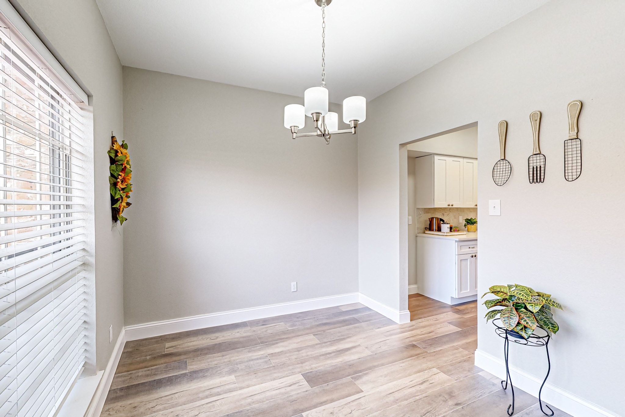 12921 Abrams Road 401