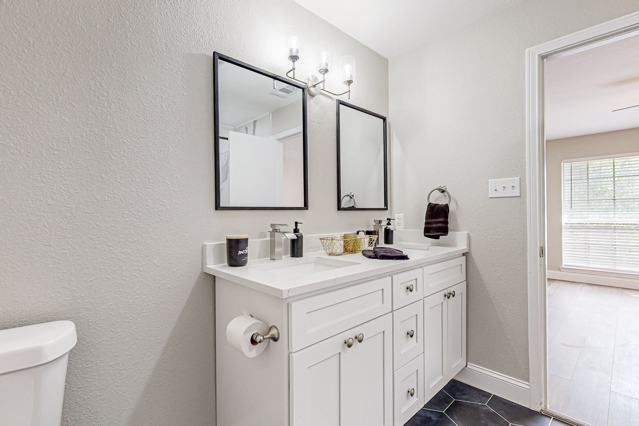 12921 Abrams Road 401