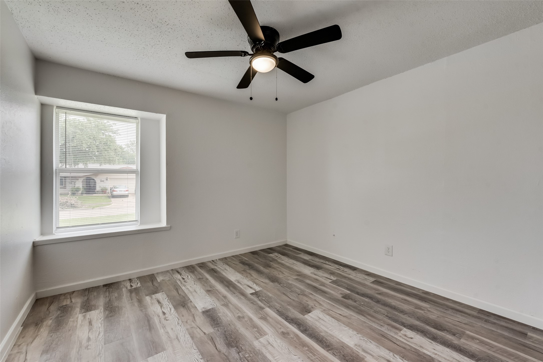 1607 Roundrock Trail