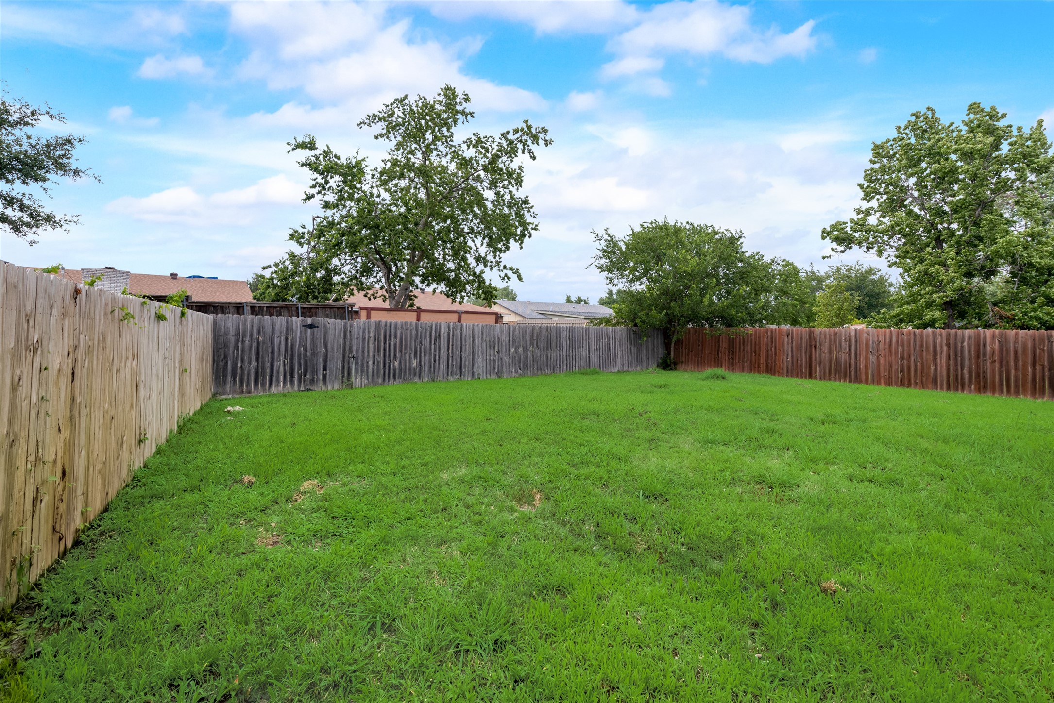 1607 Roundrock Trail