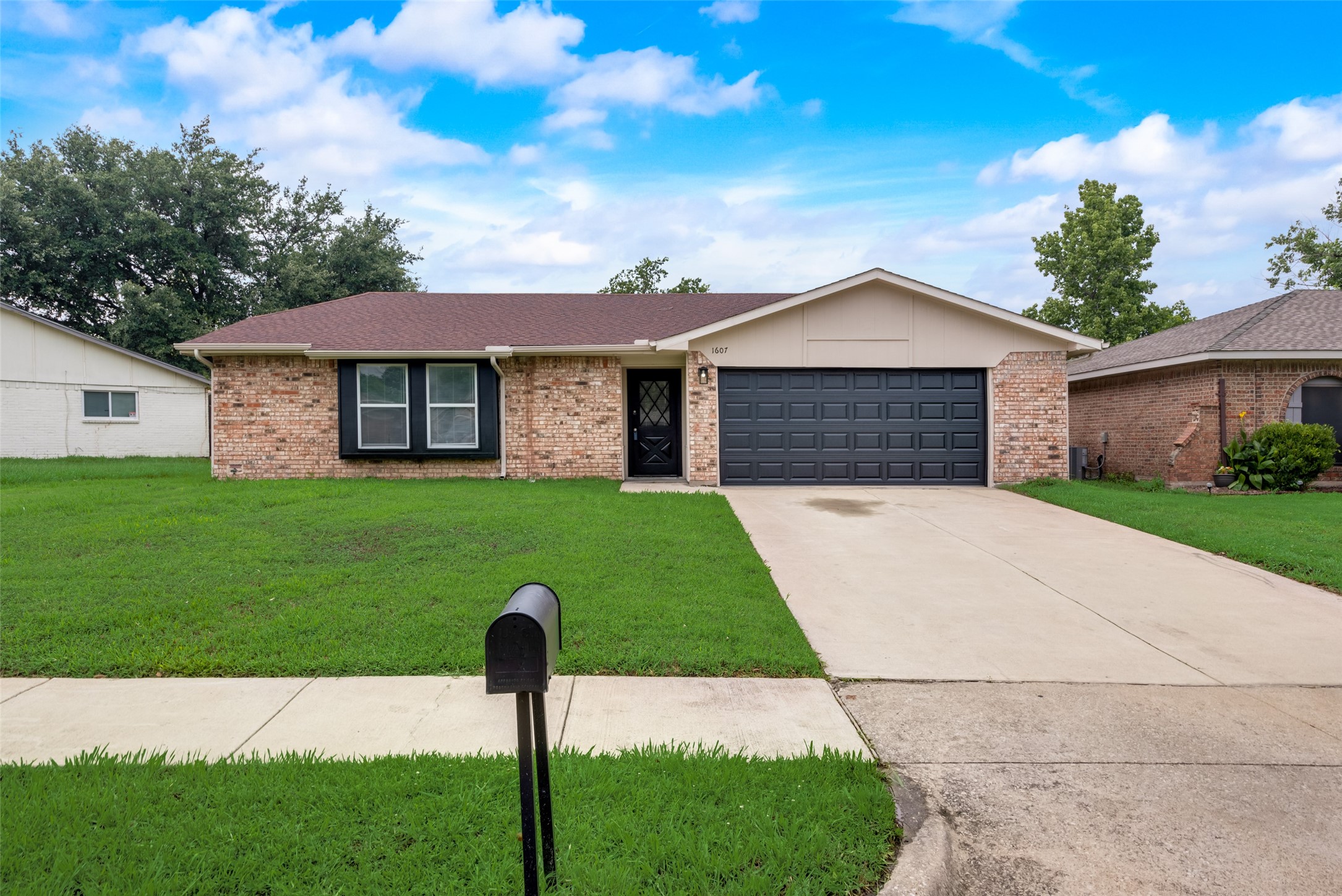 1607 Roundrock Trail