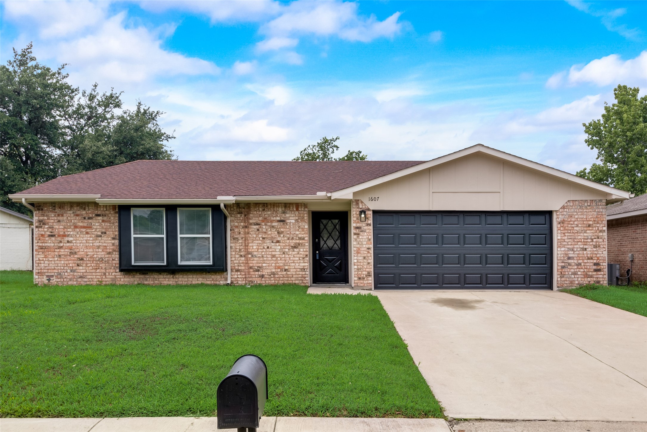 1607 Roundrock Trail