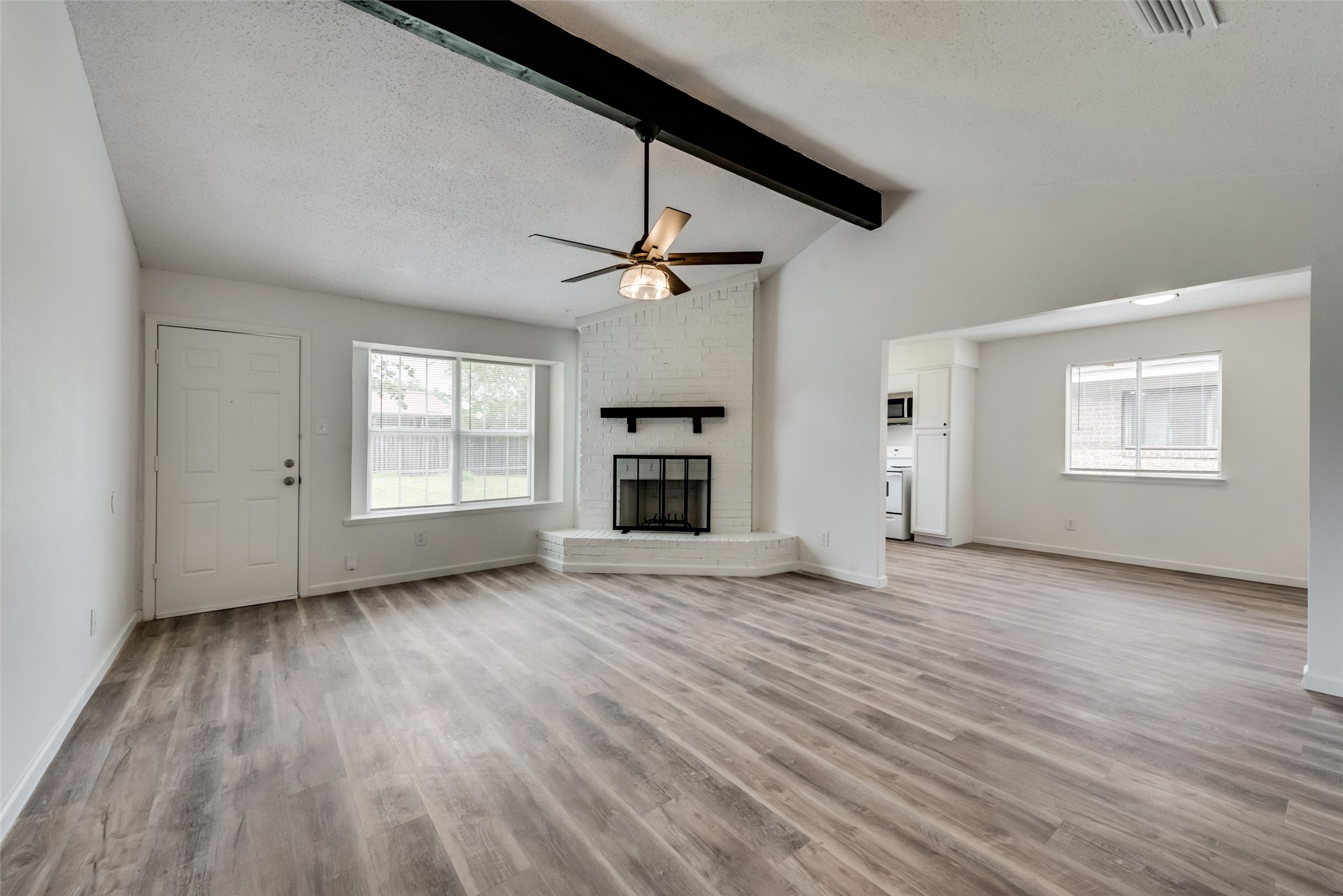 1607 Roundrock Trail