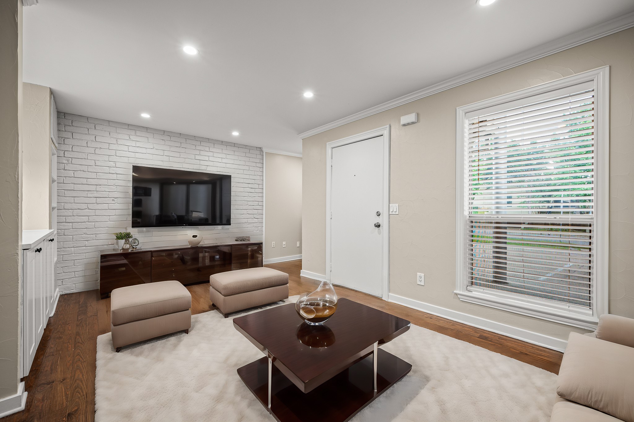 4231 Travis Street 8