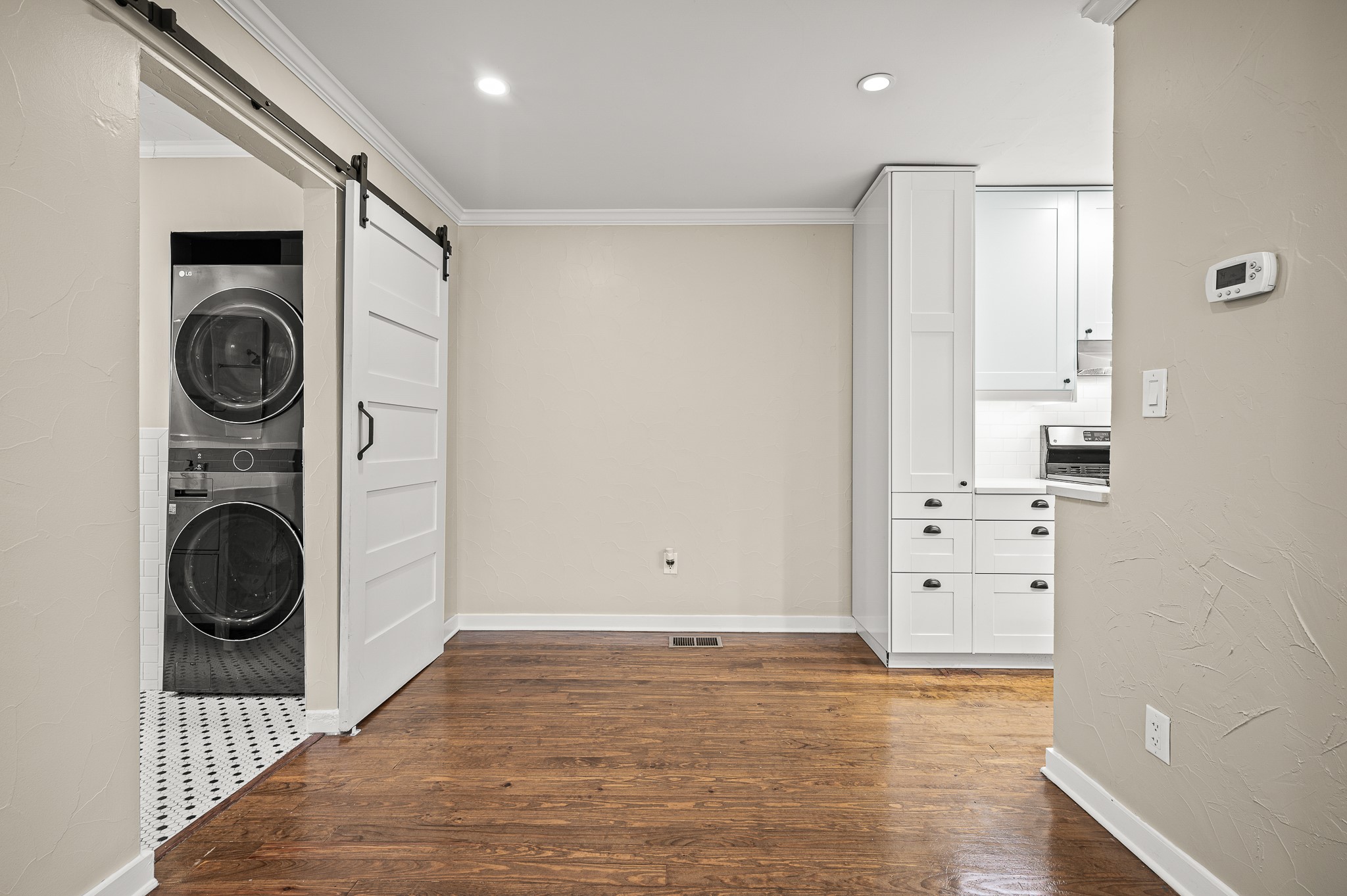 4231 Travis Street 8